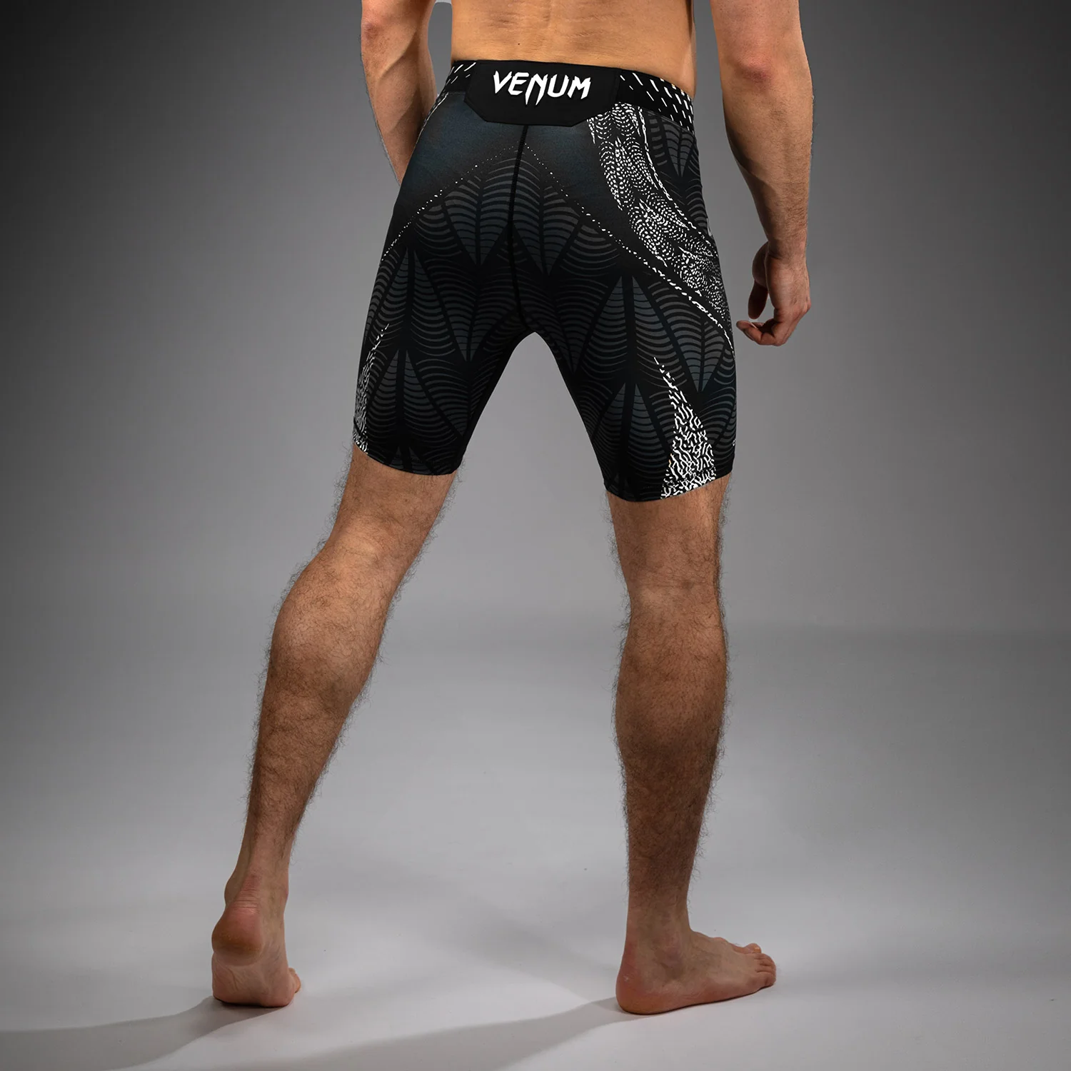 UFC Zenith by Venum Authentic Fight Night Short Vale Tudo Hombre Personalizado - Negro - Image 5