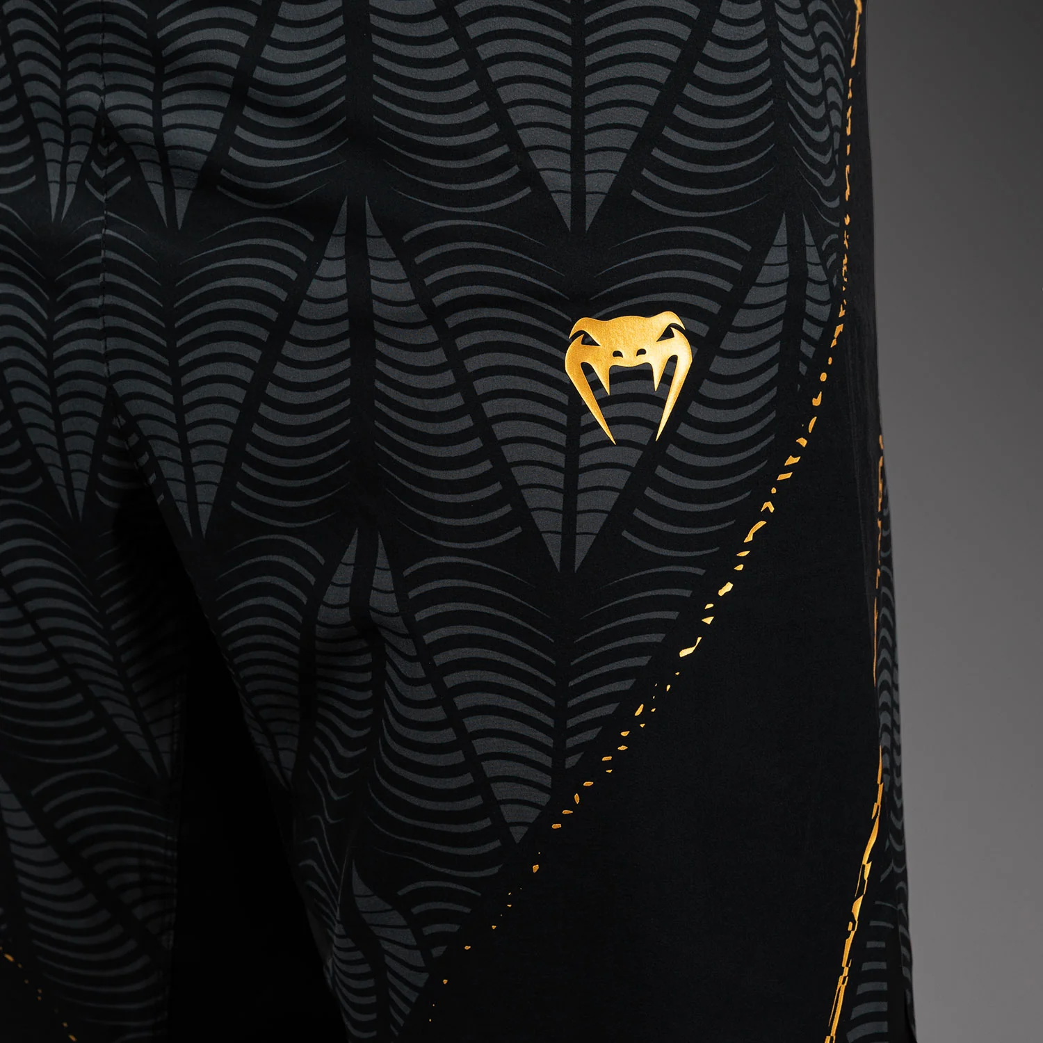 UFC Zenith by Venum Authentic Fight Night Short de pelea ajuste largo Hombre Personalizado - Champion - Image 6
