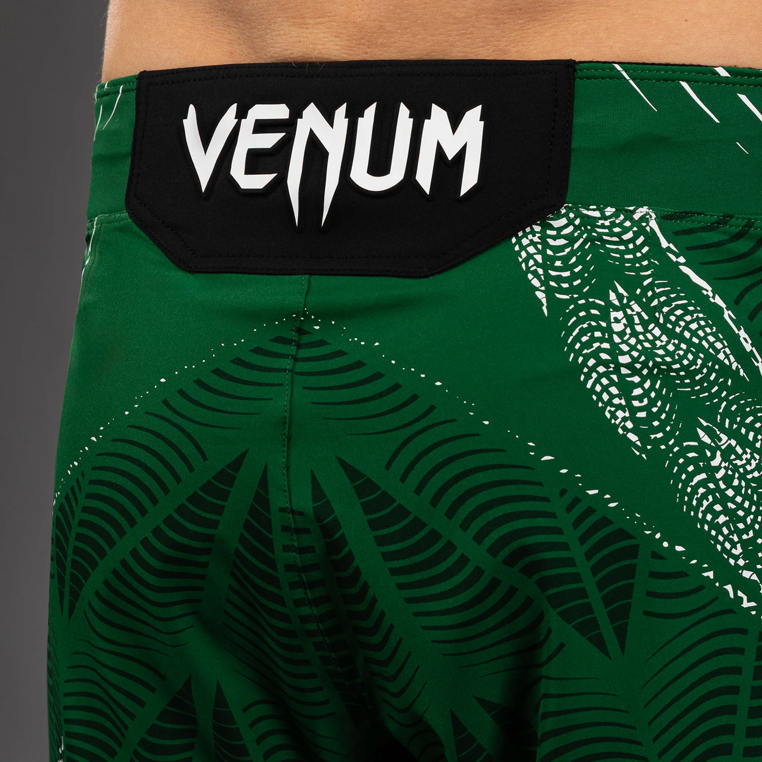 UFC Zenith by Venum Authentic Fight Night Short de pelea ajuste corto Hombre Personalizado - Verde - Image 7