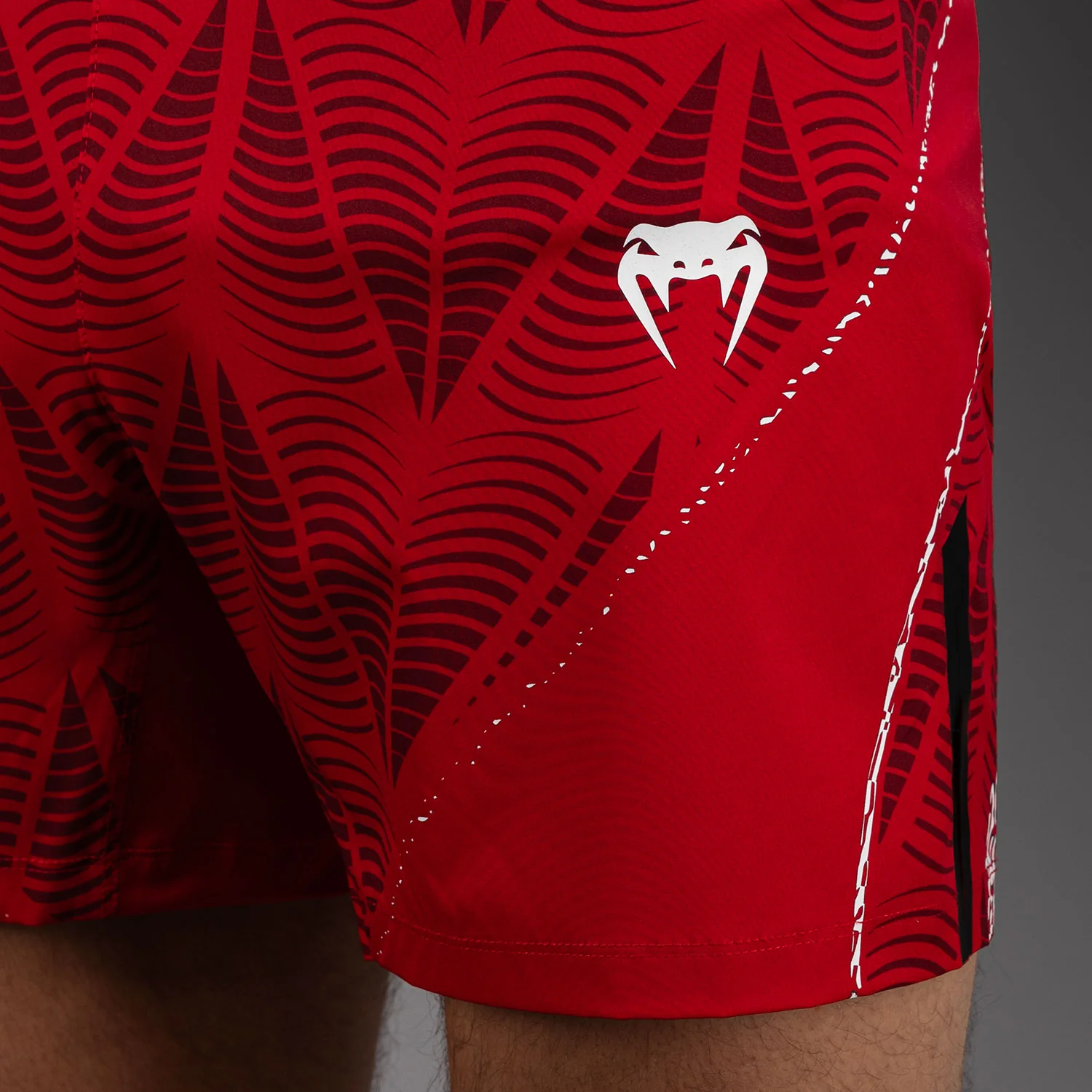 UFC Zenith by Venum Authentic Fight Night Short de pelea ajuste corto Hombre Personalizado - Rojo - Image 6