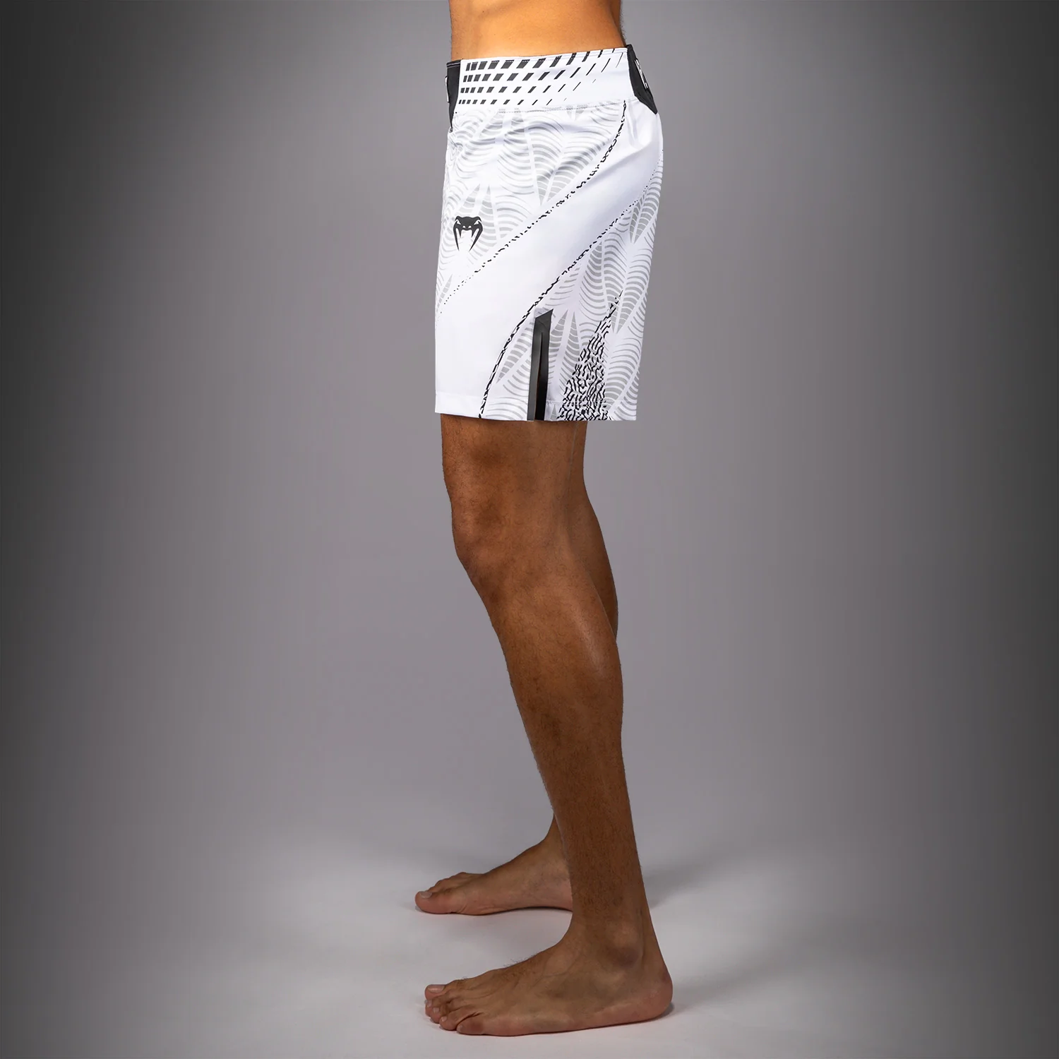 UFC Zenith by Venum Authentic Fight Night Short de pelea ajuste corto Hombre Personalizado - Blanco - Image 5