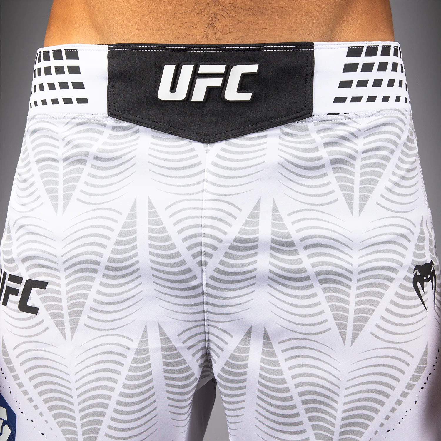UFC Zenith by Venum Authentic Fight Night Short de pelea ajuste corto Hombre Personalizado - Blanco - Image 8