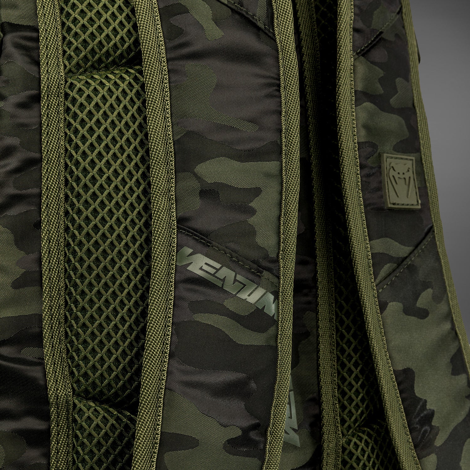 Venum Challenger Pro Mochila (20-25L) – Caqui/Camo - Image 6
