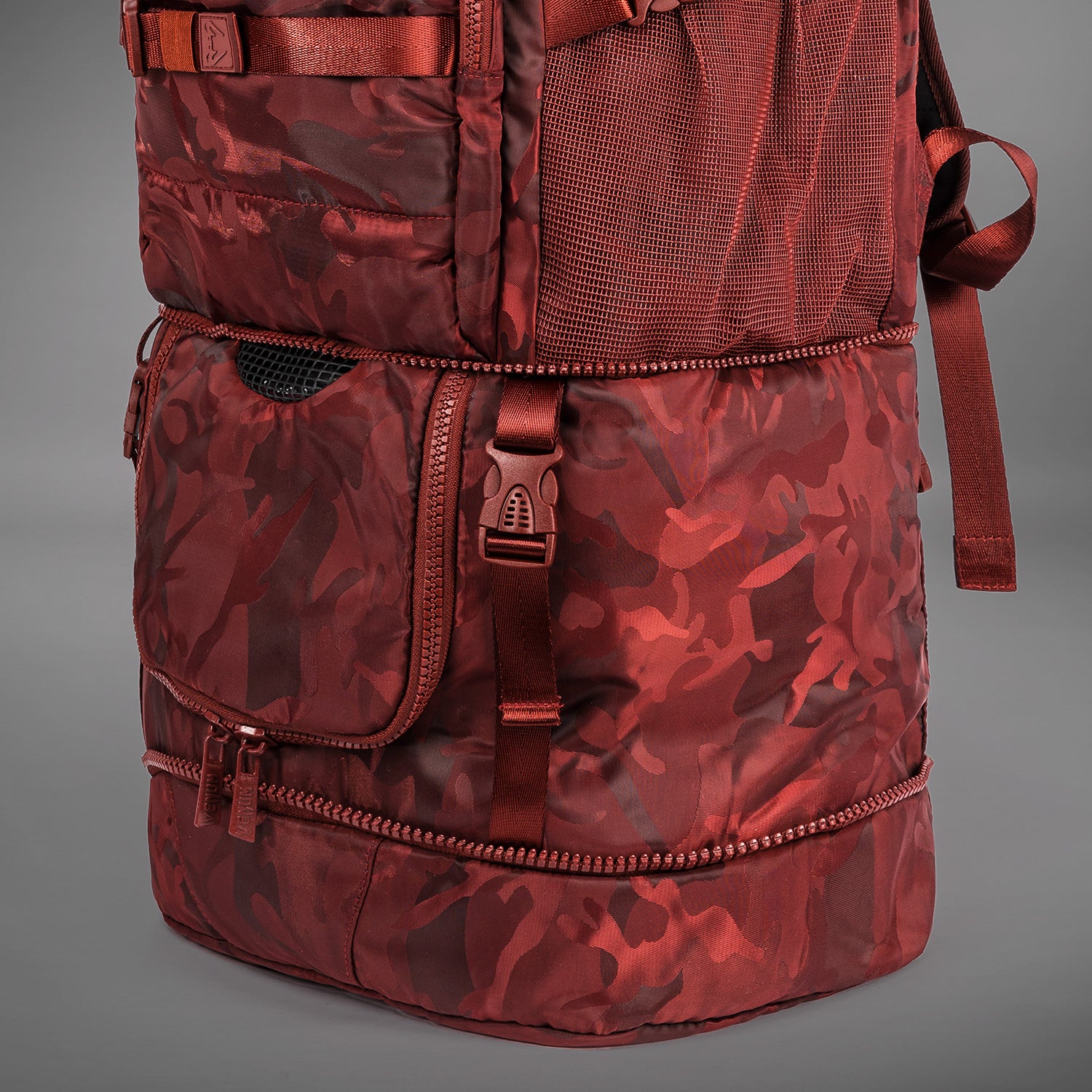 Venum Challenger Xtrem Mochila (50-63L) – Camuflaje/Burdeos - Image 10