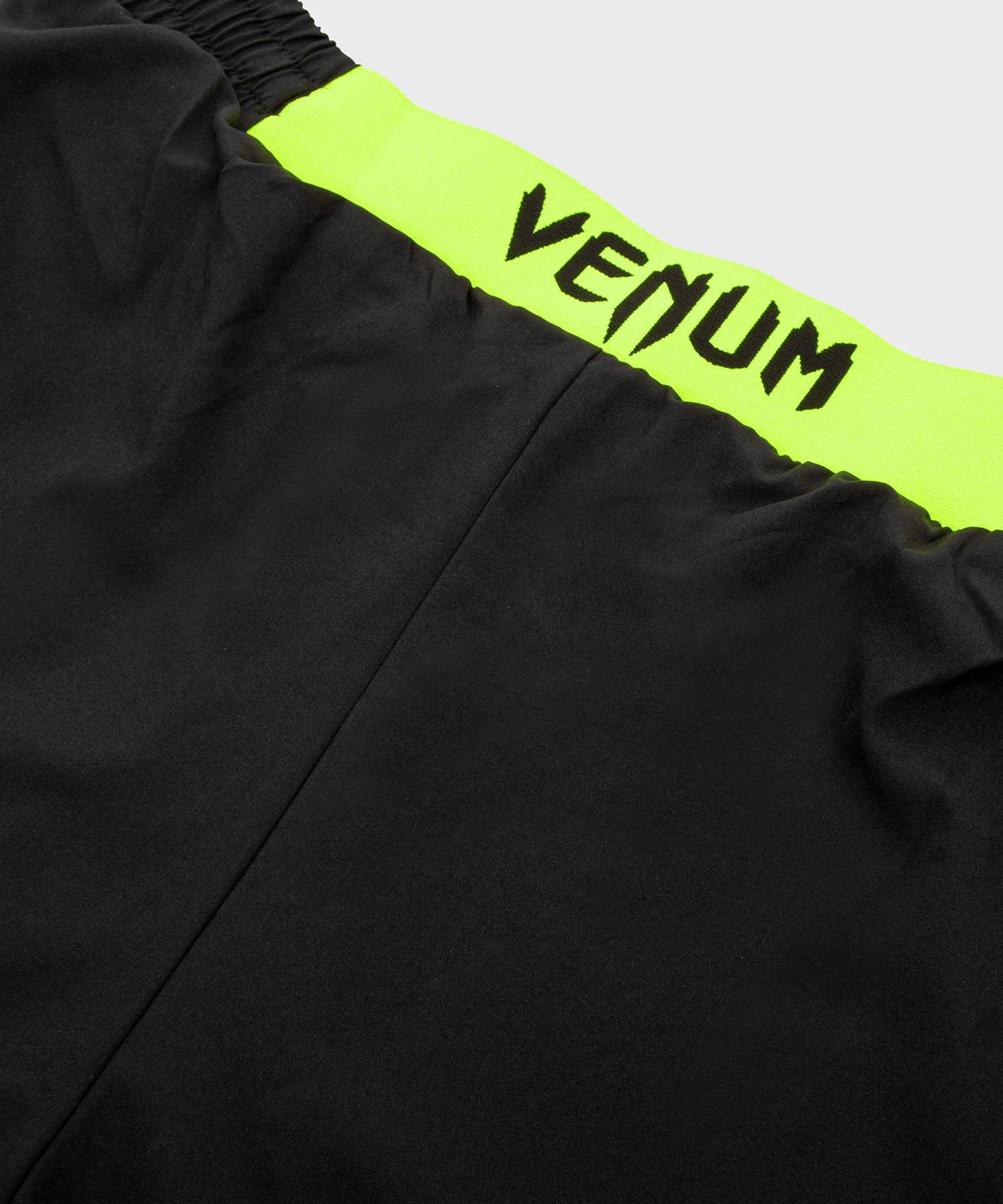 Pantalón corto de entrenamiento Venum Classic - Negro/Amarillo Fluo - Image 5