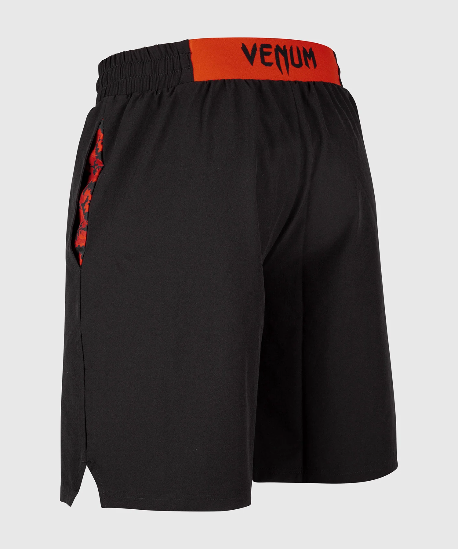 Pantalón corto de entrenamiento Venum Classic - Negro/Rojo - Image 4