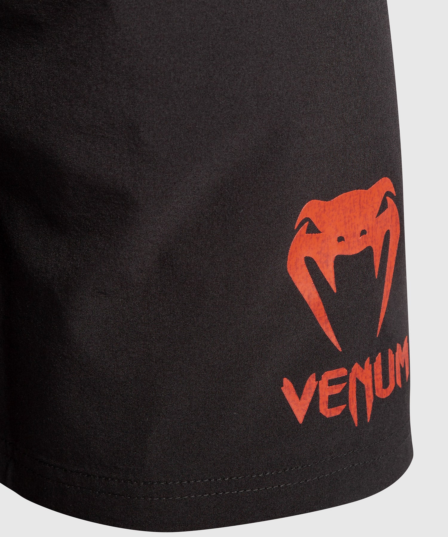 Pantalón corto de entrenamiento Venum Classic - Negro/Rojo - Image 6