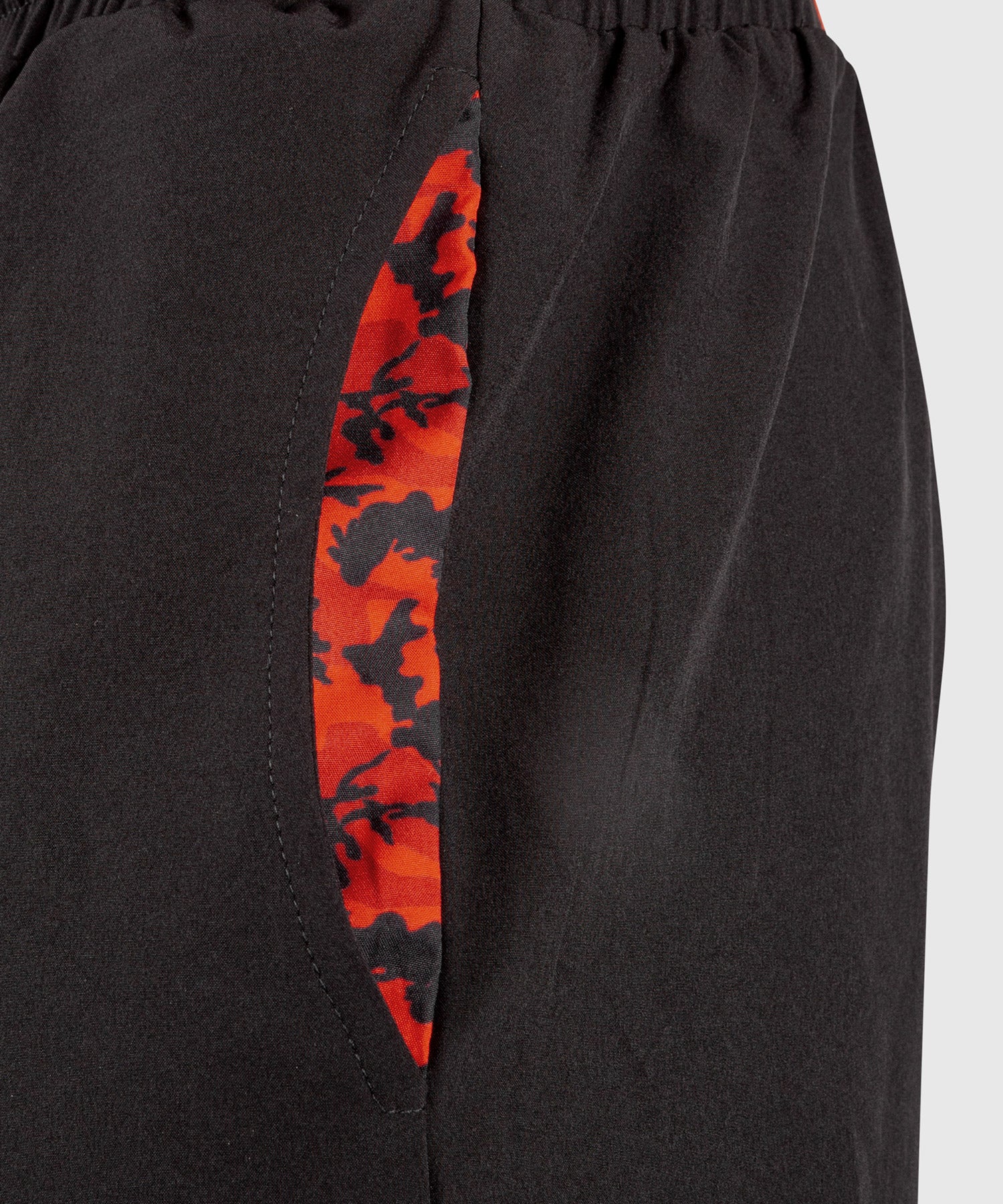 Pantalón corto de entrenamiento Venum Classic - Negro/Rojo - Image 7