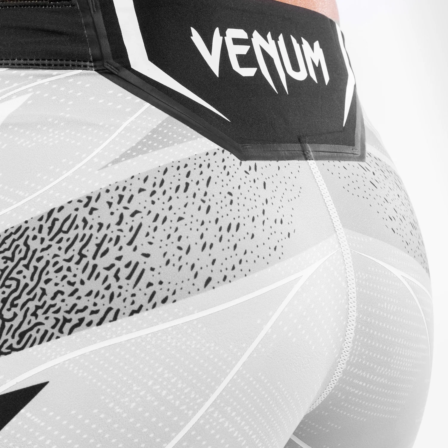 Pantalón De Vale Tudo Para Mujer UFC Venum Authentic Fight Night – Modelo Corto - Blanco - Image 5