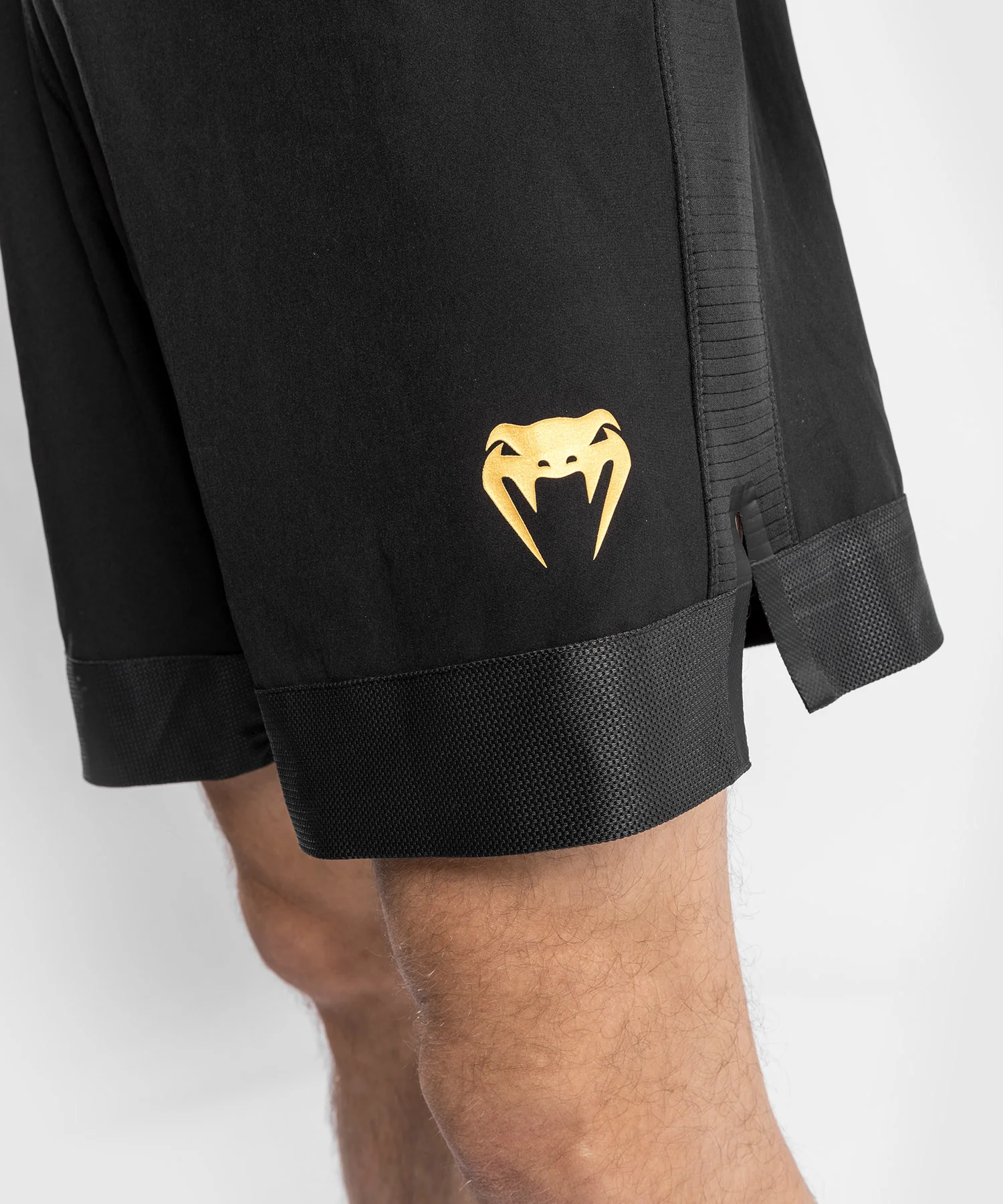 Pantalones cortos de combate Venum Tempest 2.0 - Negro/Dorado - Image 5