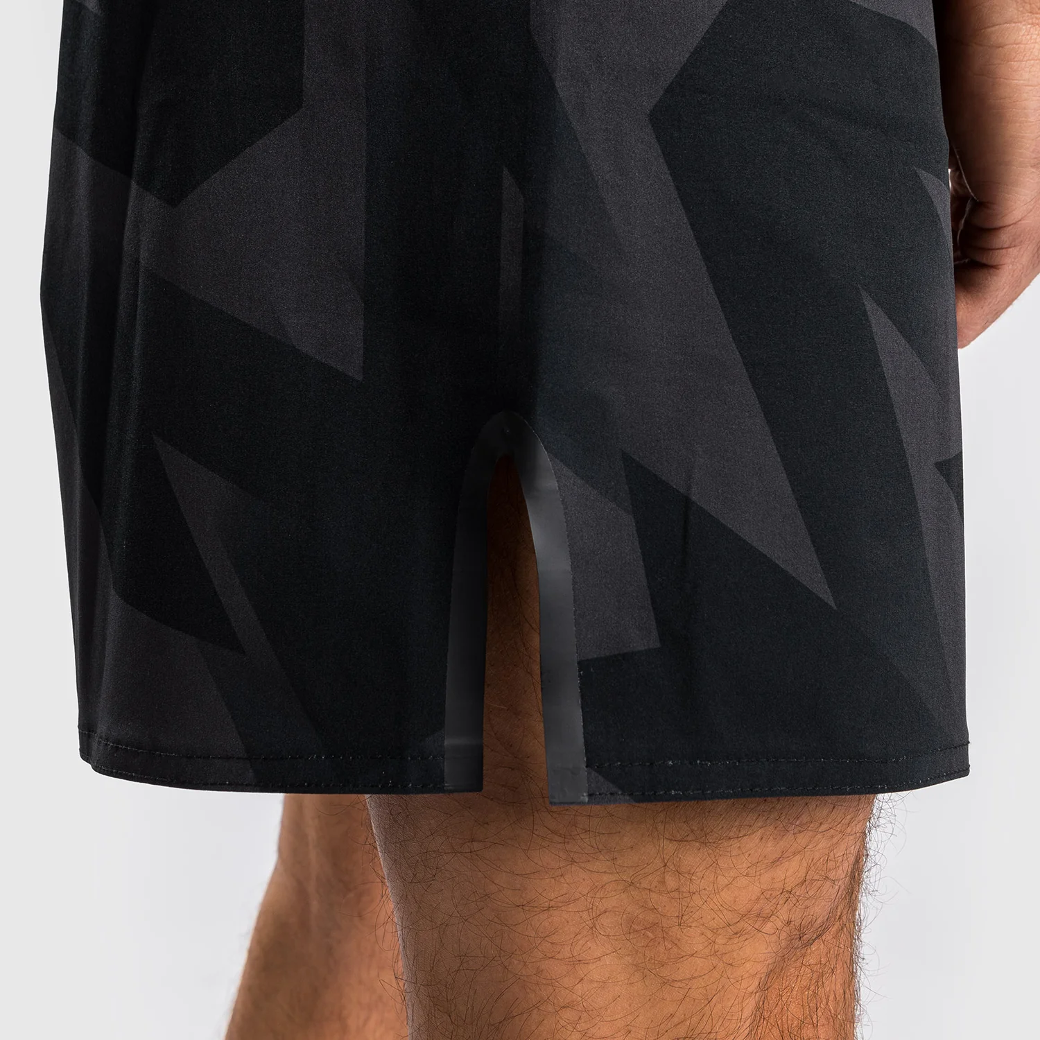 Pantalones Cortos de MMA Venum Razor - Negro/Oro - Image 6