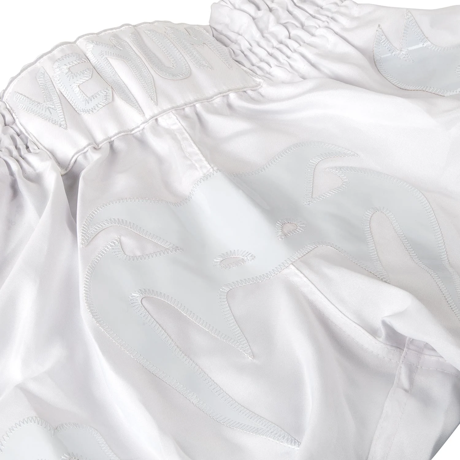 Pantalones Cortos de Muay Thai Venum Bangkok Inferno - Blanco/Blanco - Image 3