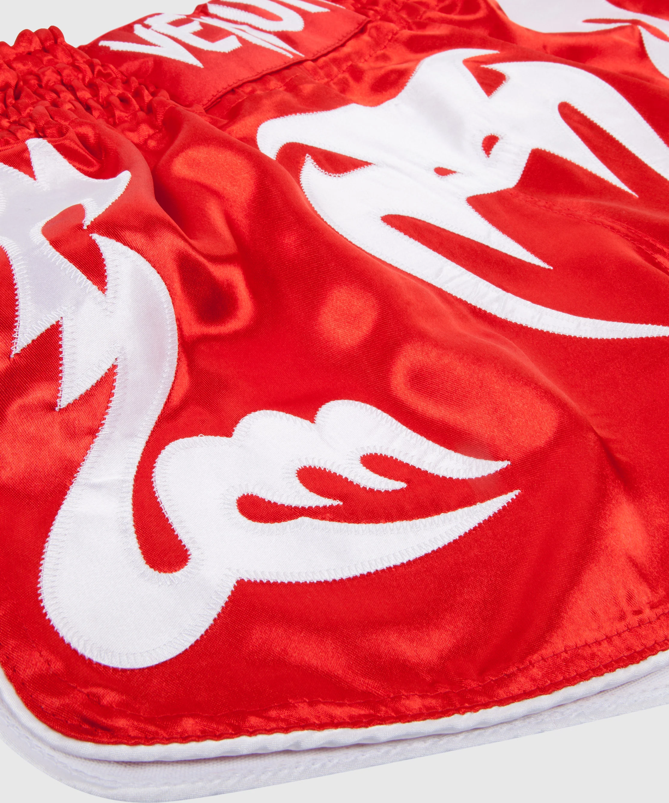 Pantalones Cortos de Muay Thai Venum Bangkok Inferno  - Rojo/Hielo - Image 4