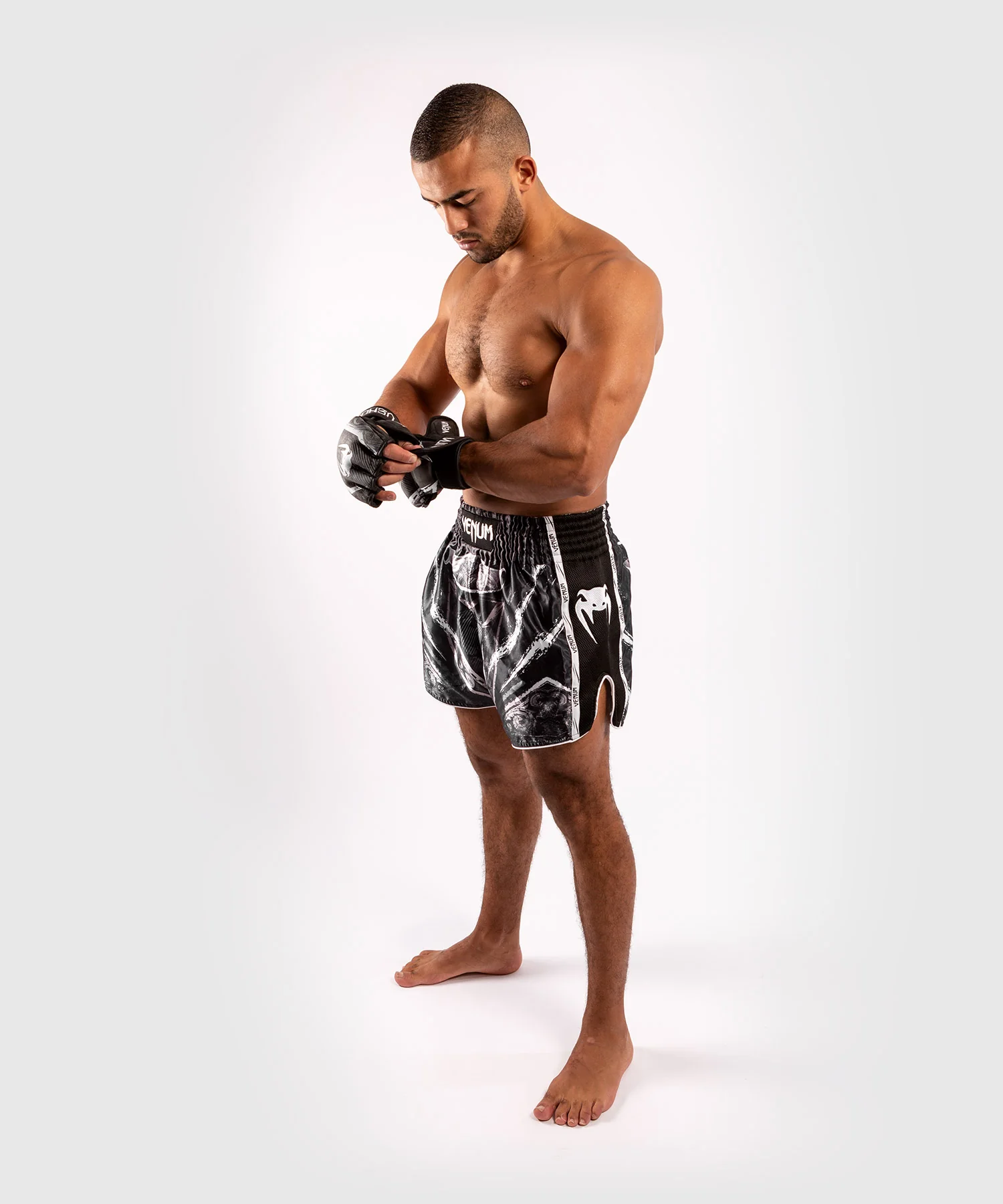Pantalones cortos de Muay Thai Venum GLDTR 4.0 - Image 9