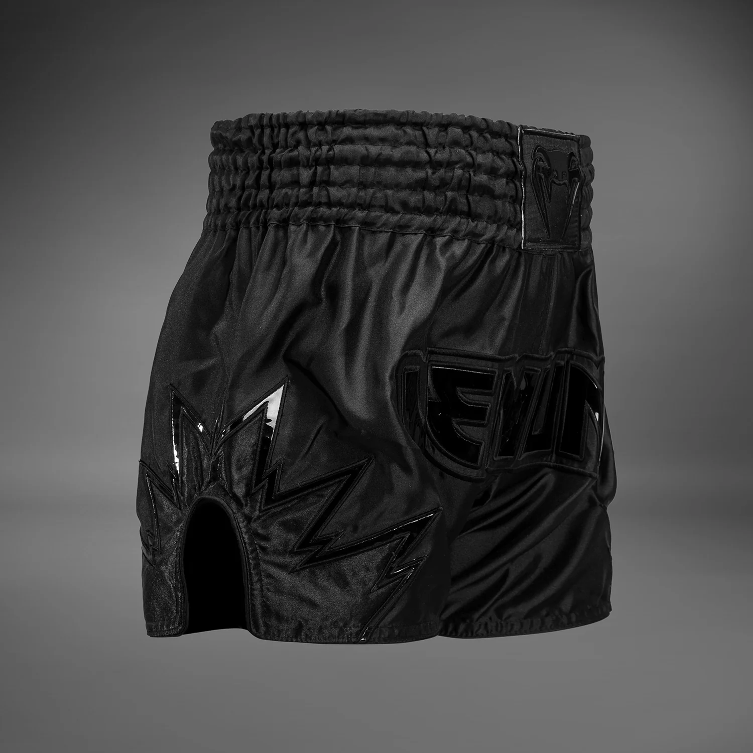 Pantalones cortos de Muay Thai Venum Inferno - Negro/Negro - Image 4