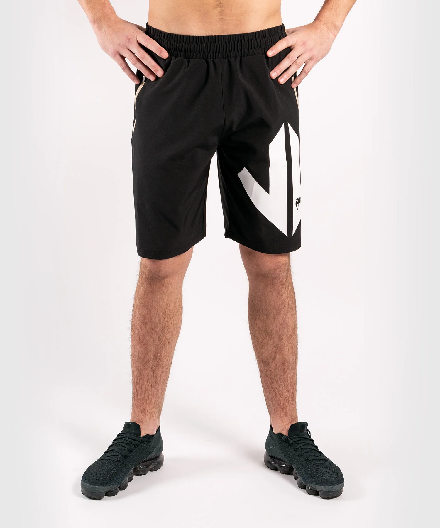 Pantalones cortos deportivos Venum Arrow Loma Signature Collection - Negro/Blanco - Image 2