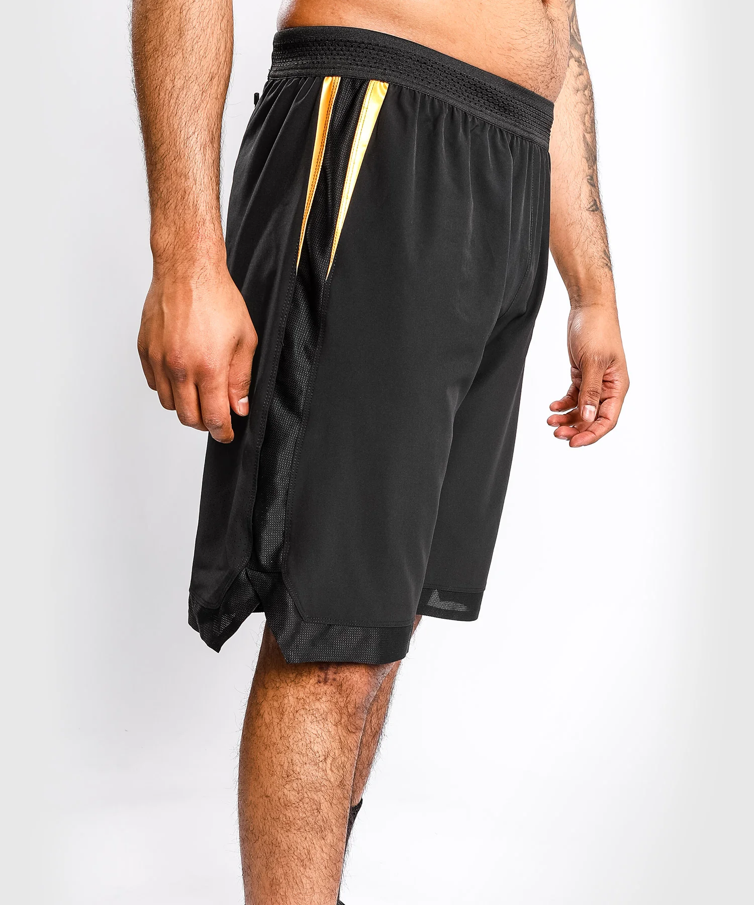 Pantalones cortos deportivos Venum Tempest 2.0 - Negro/Dorado - Image 2