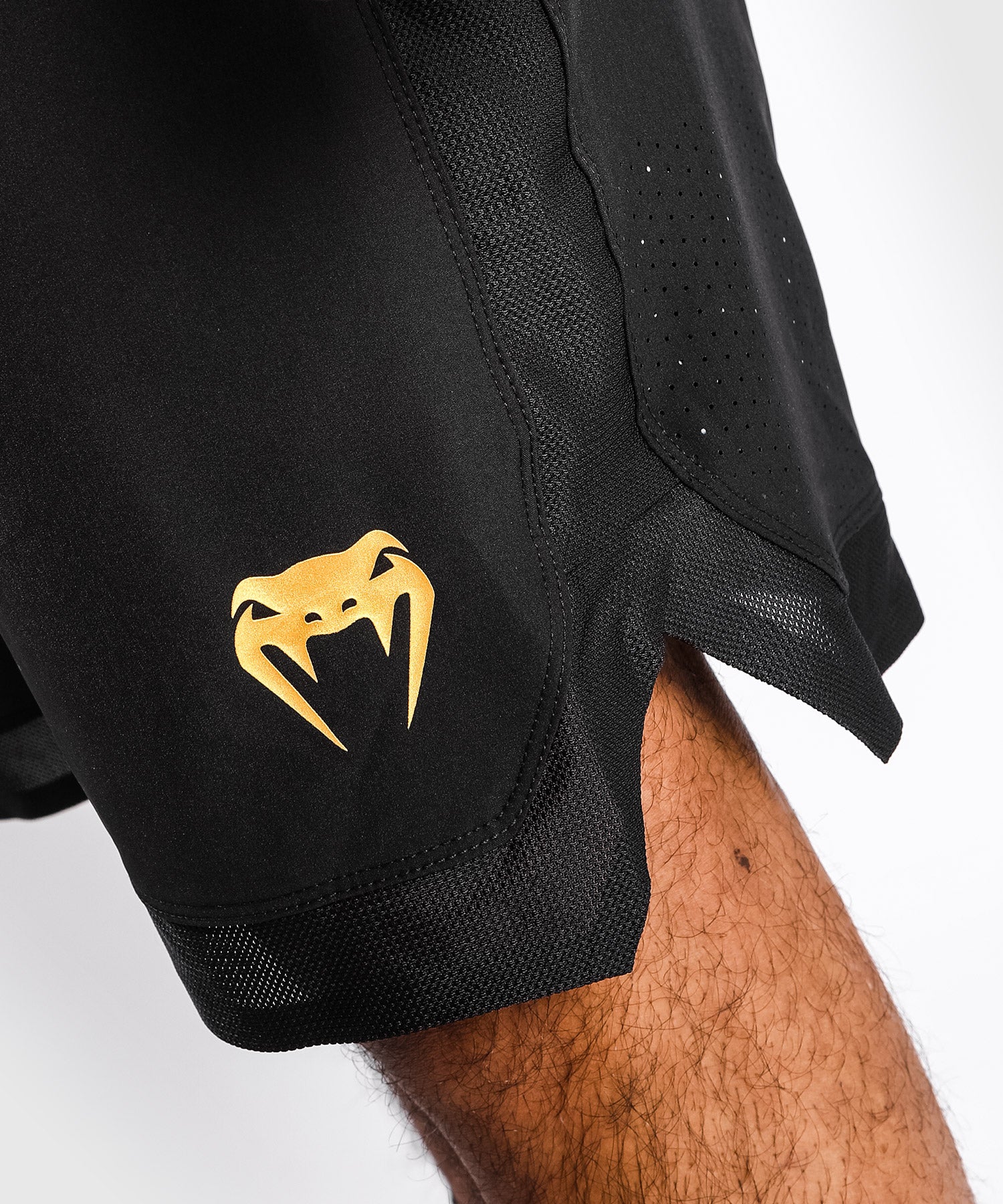 Pantalones cortos deportivos Venum Tempest 2.0 - Negro/Dorado - Image 4