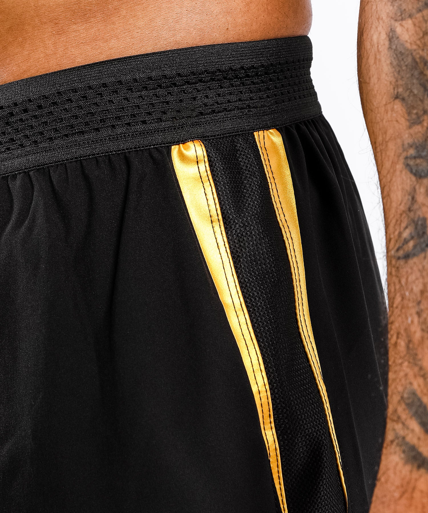 Pantalones cortos deportivos Venum Tempest 2.0 - Negro/Dorado - Image 5