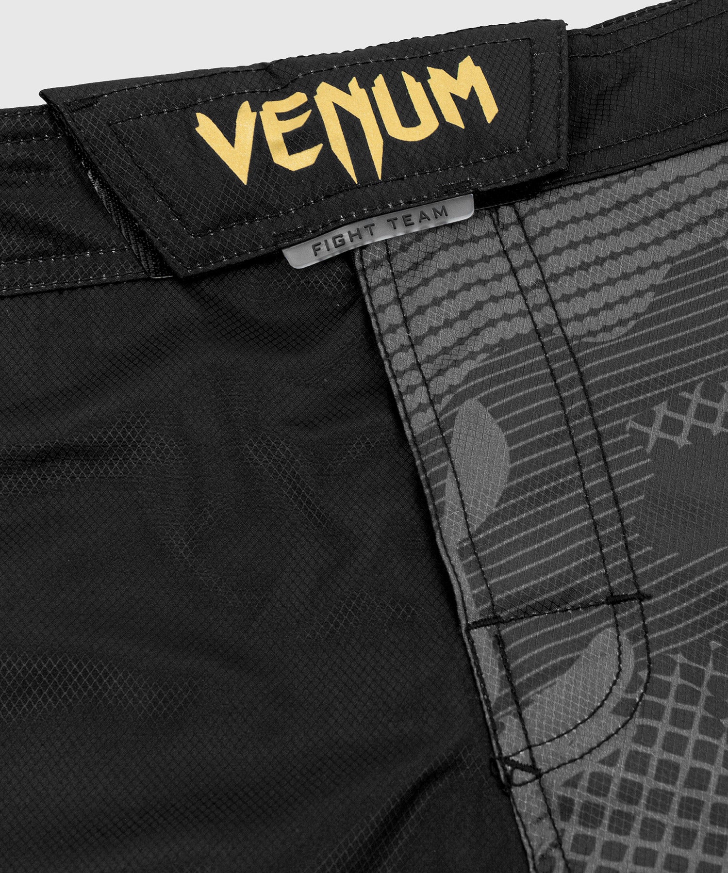 Pantalones cortos MMA Venum Light 3.0 - Oro/Negro - Image 5