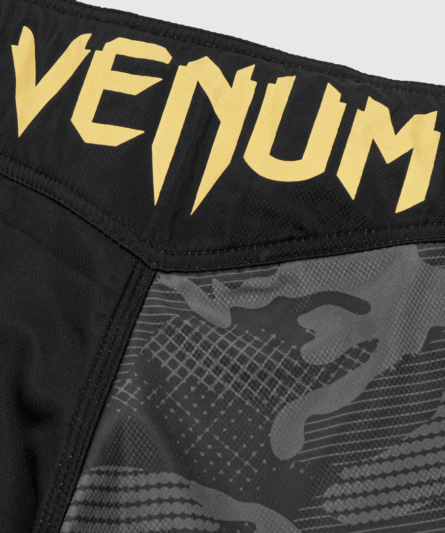 Pantalones cortos MMA Venum Light 3.0 - Oro/Negro - Image 7