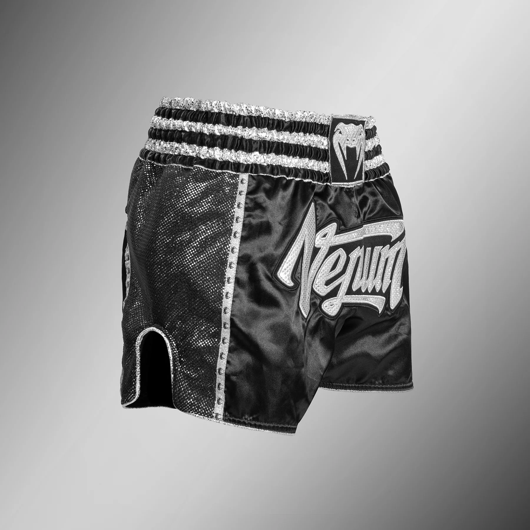Pantalones Cortos Muay Thai Venum Absolute 2.0 - Negro/Plata - Image 3