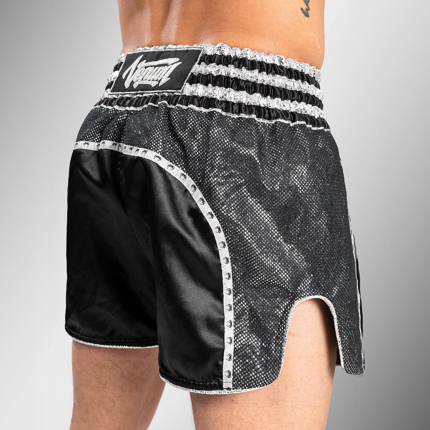 Pantalones Cortos Muay Thai Venum Absolute 2.0 - Negro/Plata - Image 8