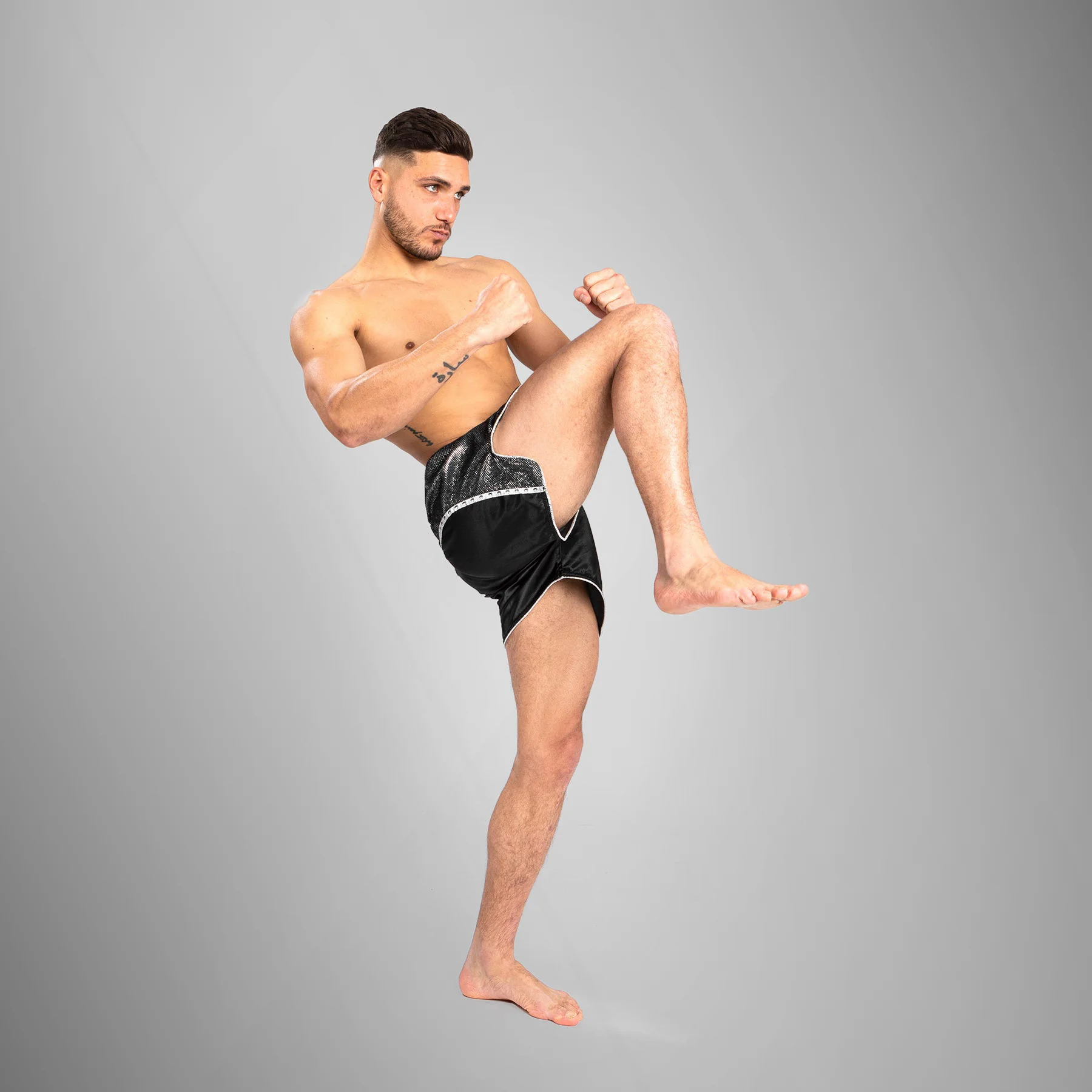 Pantalones Cortos Muay Thai Venum Absolute 2.0 - Negro/Plata - Image 9
