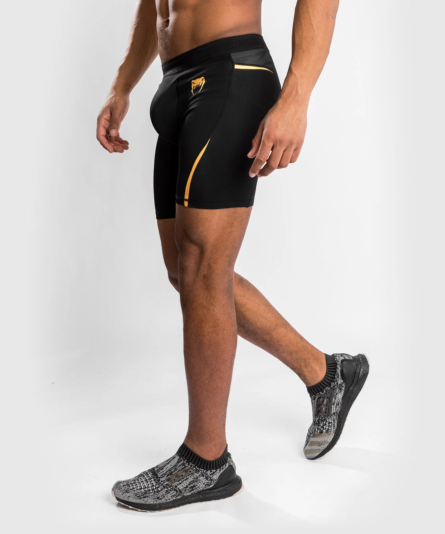 Pantalones cortos Venum Tempest 2.0 Vale Tudo - Negro/Dorado - Image 3