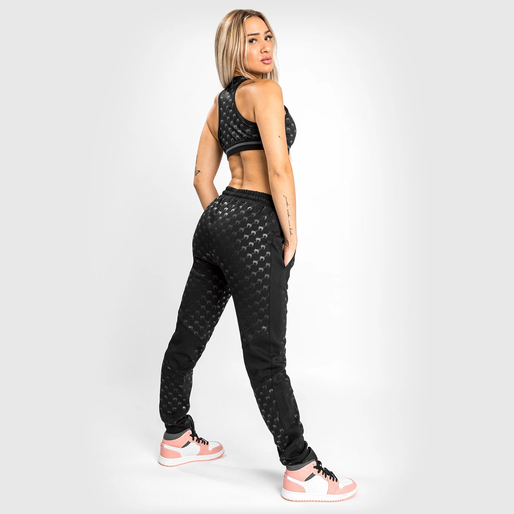 Pantalones de Jogging Venum Monogram para Mujer – Negro/Oro Rosa - Image 4