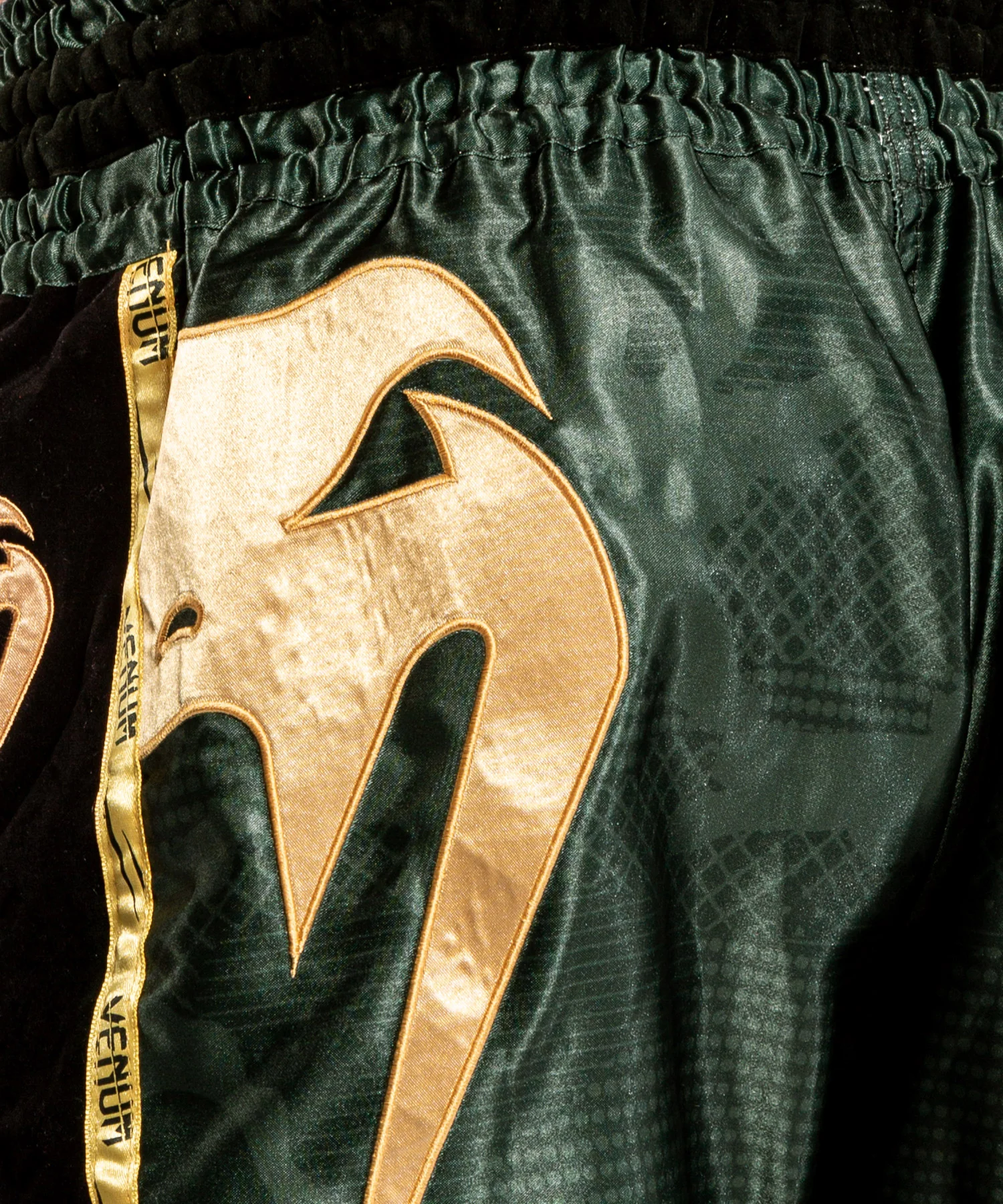 Pantalones de Muay Thai Venum Giant Camo - Caqui/Oro - Image 4
