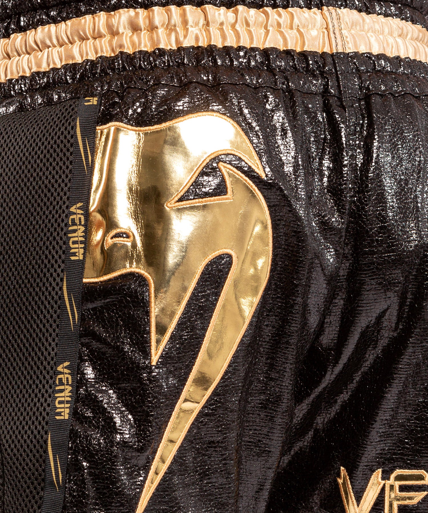 Pantalones de Muay Thai Venum Giant Foil - Negro/Oro - Image 4