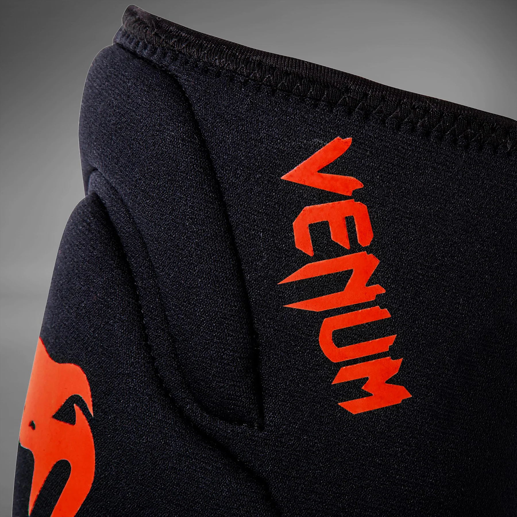 Venum Kontact Rodilleras - Par - Negro/Rojo - Image 4