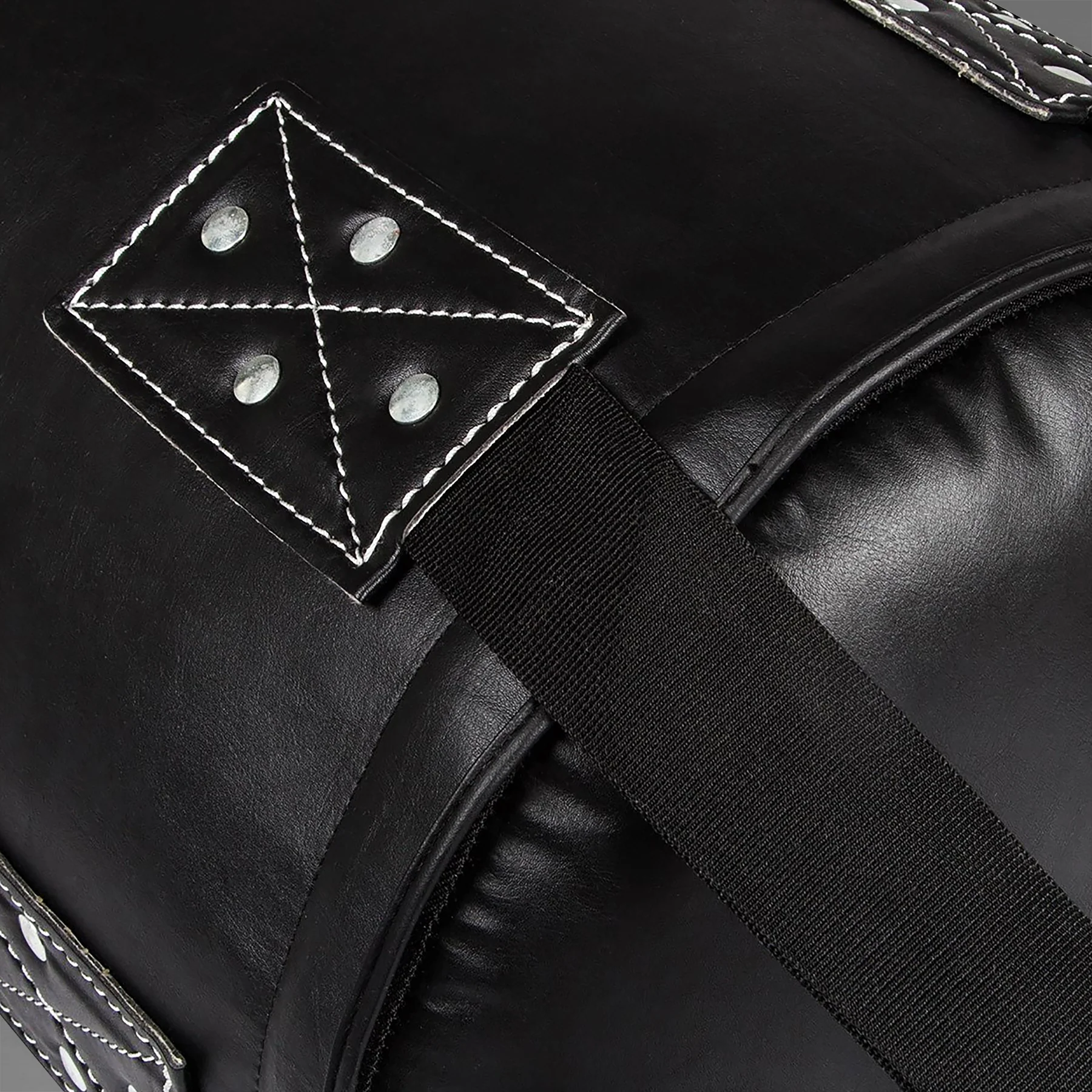Saco de Boxeo Venum Challenger (gancho incluido) - Negro/Blanco - 170 cm - Lleno - Image 8