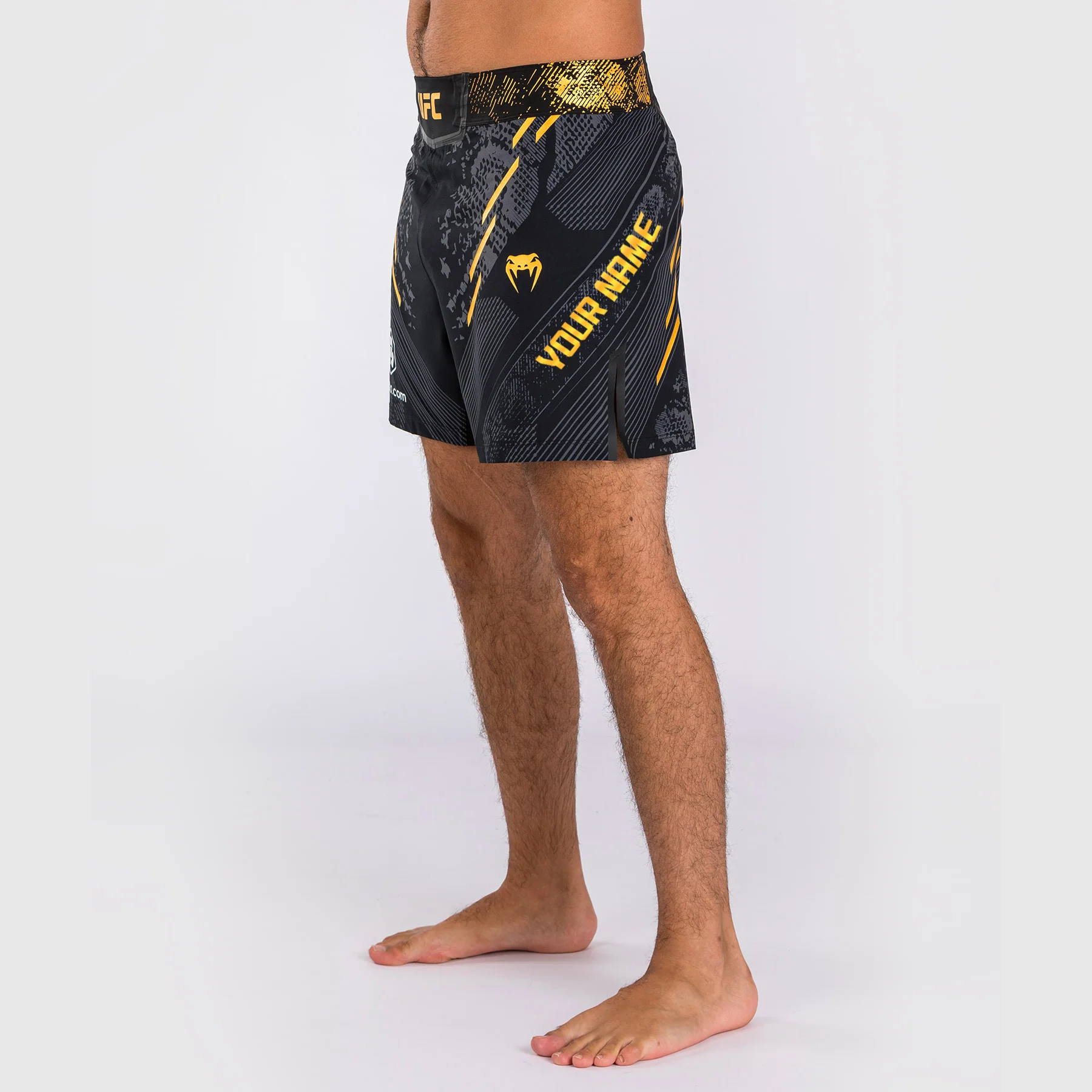 Pantalón Corto UFC Adrenaline by Venum Personalized Authentic Fight Night, Hombre - Corte Corto - Negro/Oro