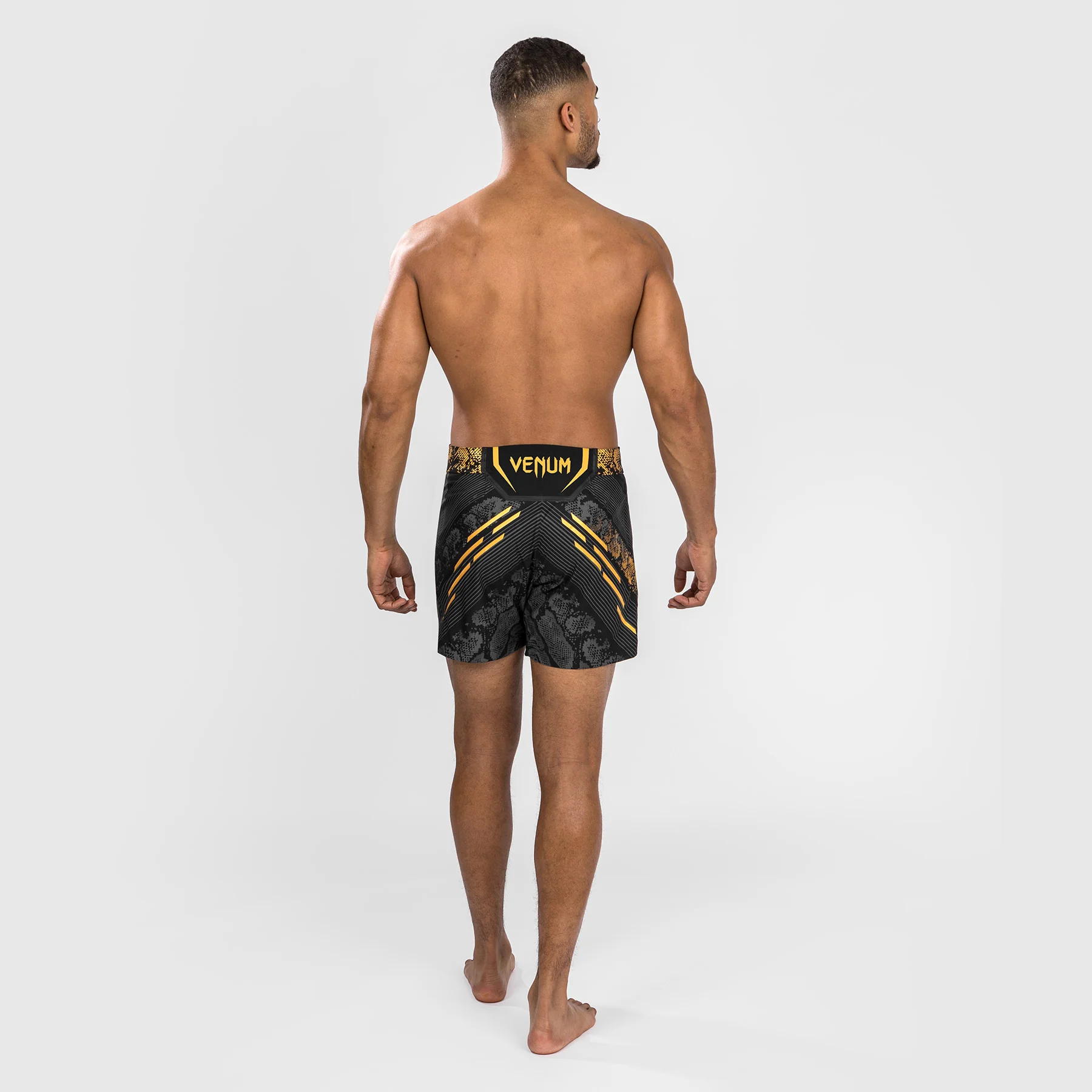 Pantalón Corto UFC Adrenaline by Venum Personalized Authentic Fight Night, Hombre - Corte Corto - Negro/Oro - Image 5