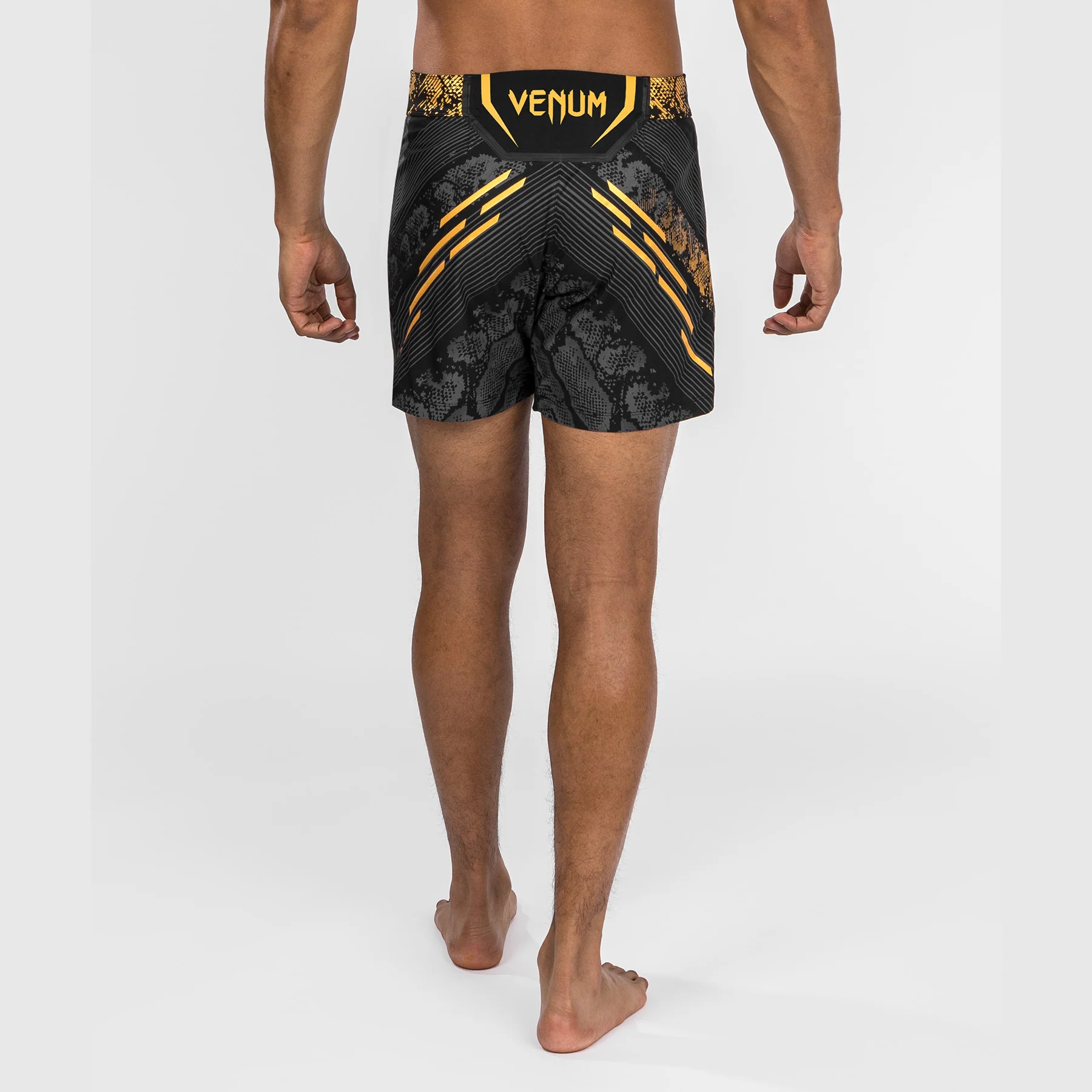 Pantalón Corto UFC Adrenaline by Venum Personalized Authentic Fight Night, Hombre - Corte Corto - Negro/Oro - Image 7