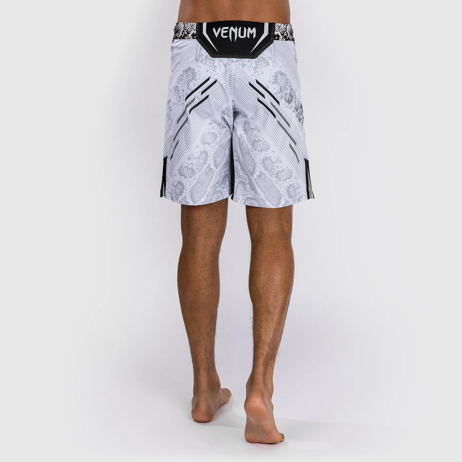 Pantalón Corto UFC Adrenaline by Venum Personalizado Authentic Fight Night, Corte Largo, Hombre - Blanco - Image 2