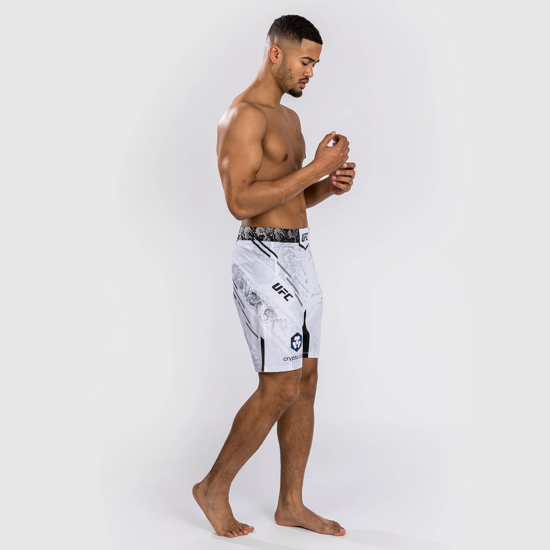 Pantalón Corto UFC Adrenaline by Venum Personalizado Authentic Fight Night, Corte Largo, Hombre - Blanco - Image 5