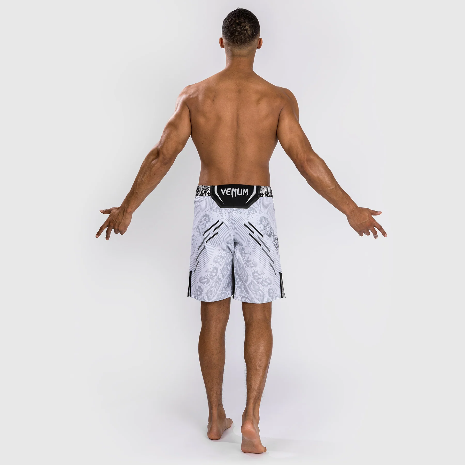 Pantalón Corto UFC Adrenaline by Venum Personalizado Authentic Fight Night, Corte Largo, Hombre - Blanco - Image 6