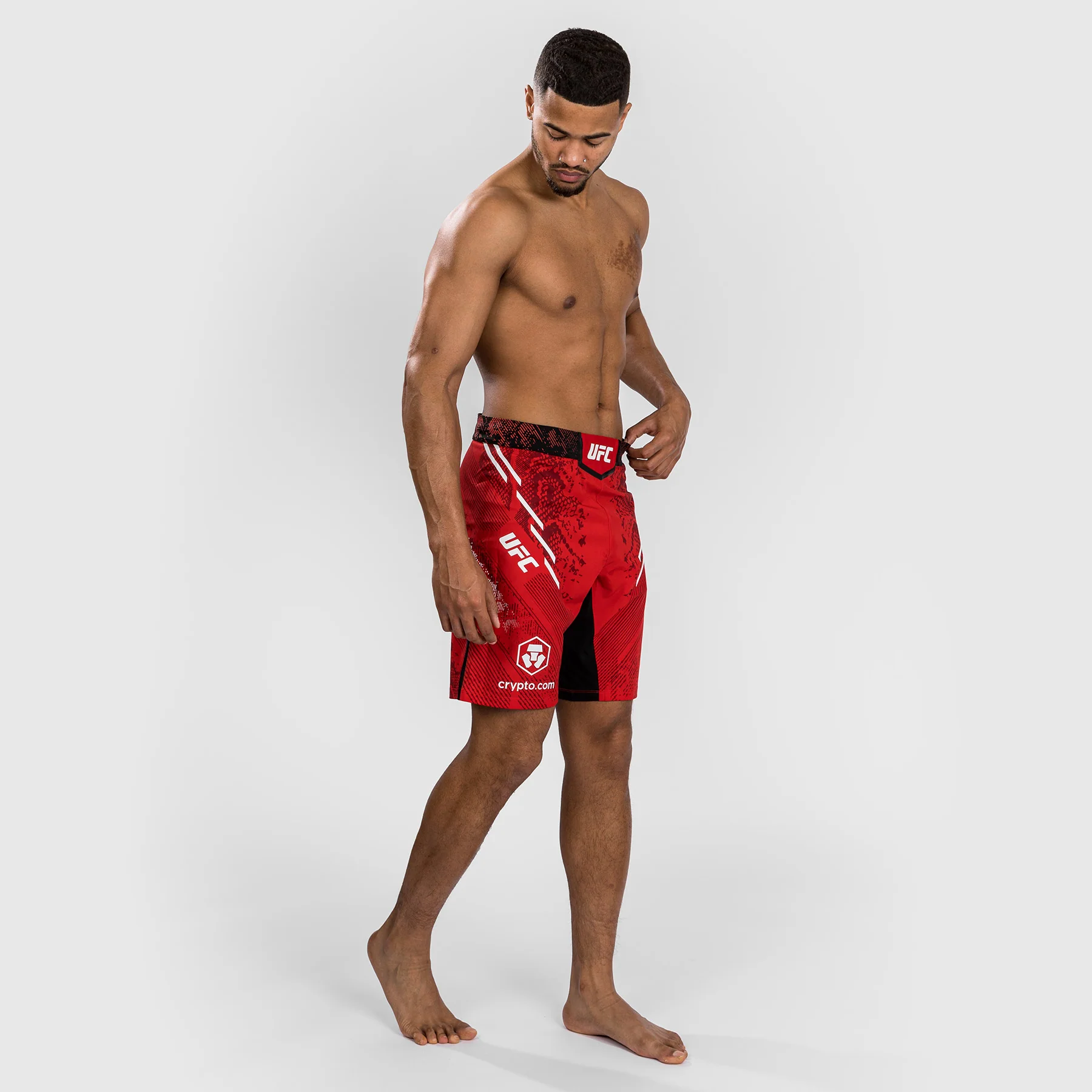 Pantalón Corto UFC Adrenaline by Venum Personalizado Authentic Fight Night, Corte Largo, Hombre - Rojo - Image 4