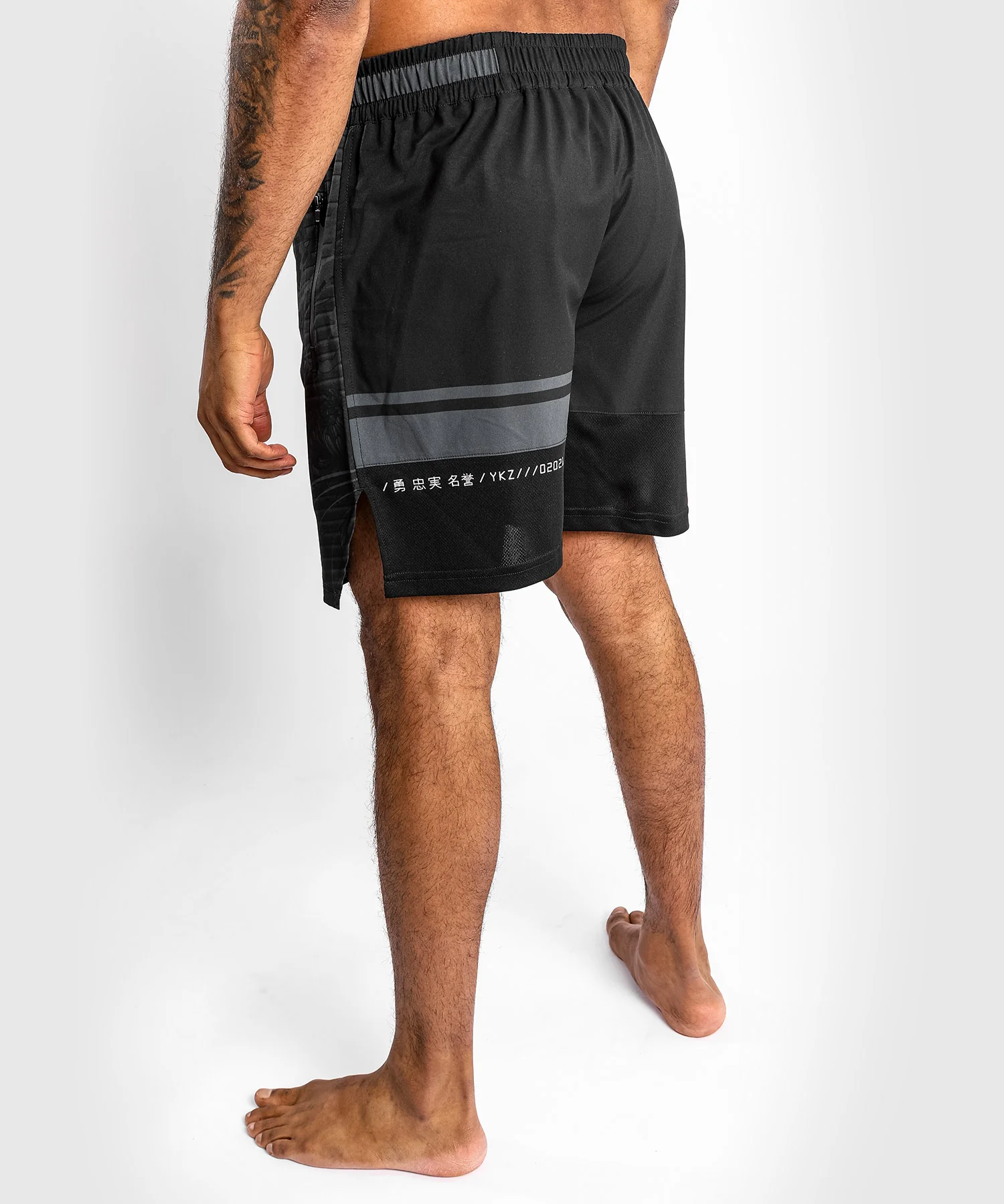 Short deportivo Venum YKZ21 - Negro/Negro - Image 4