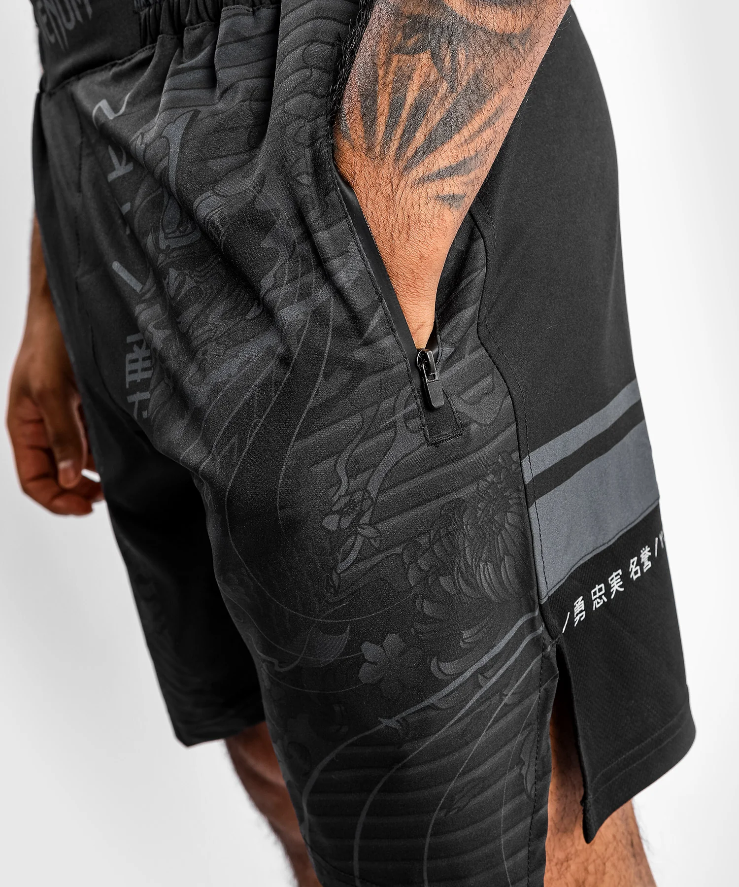 Short deportivo Venum YKZ21 - Negro/Negro - Image 5