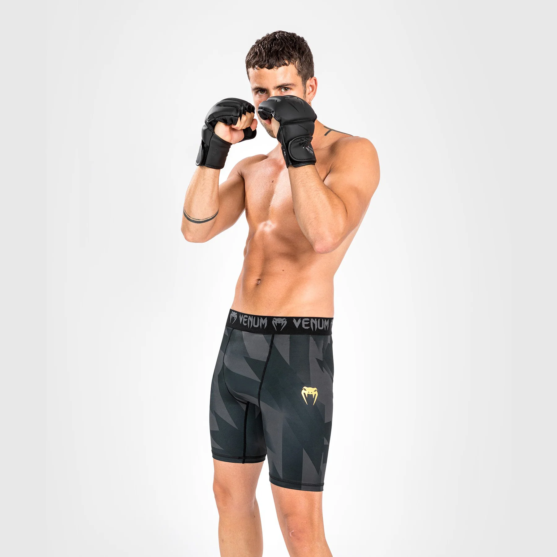 Shorts Vale Tudo Venum Razor - Negro/Oro - Image 7