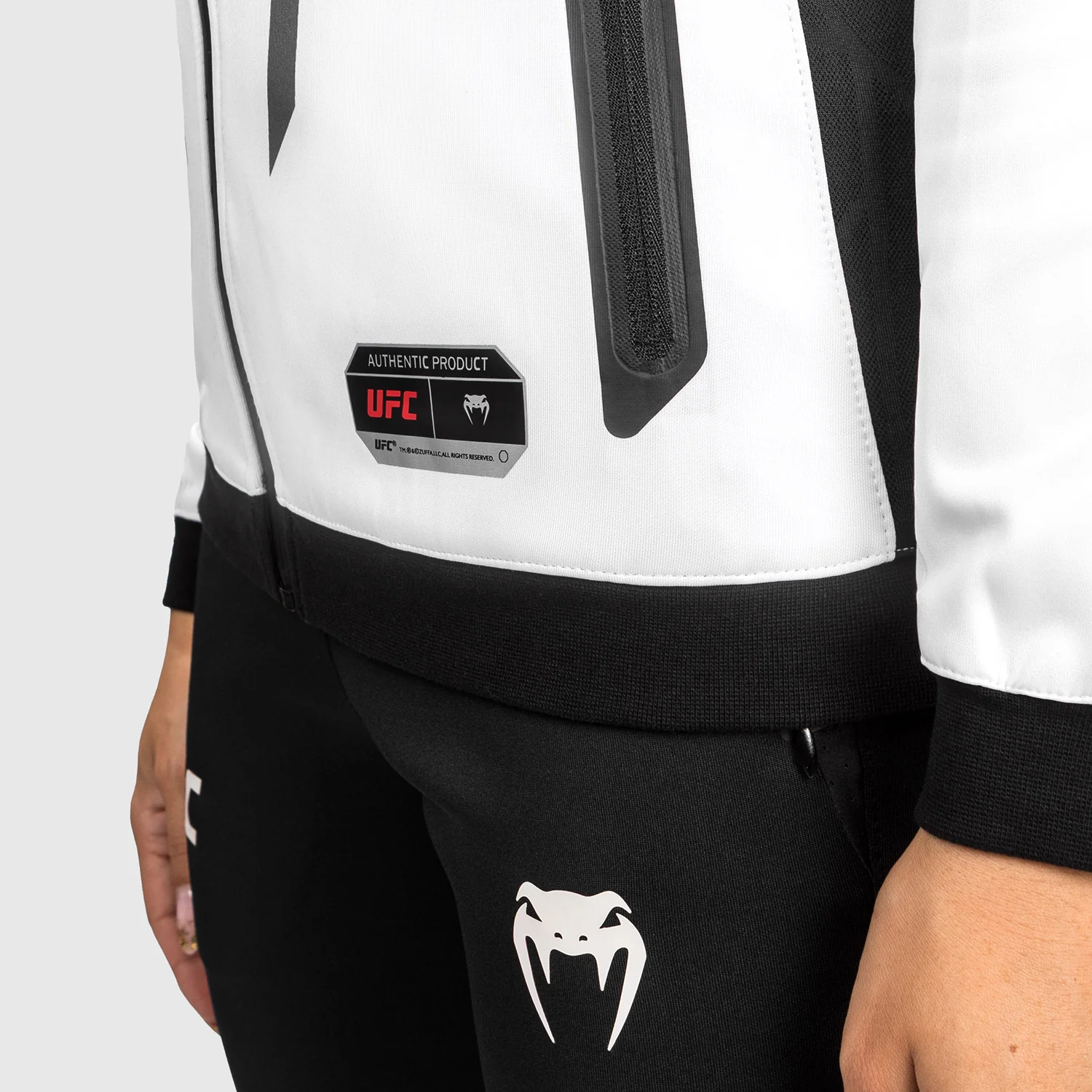 Sudadera con capucha UFC Venum Authentic Fight Night 2.0 para mujer - Blanco - Image 6
