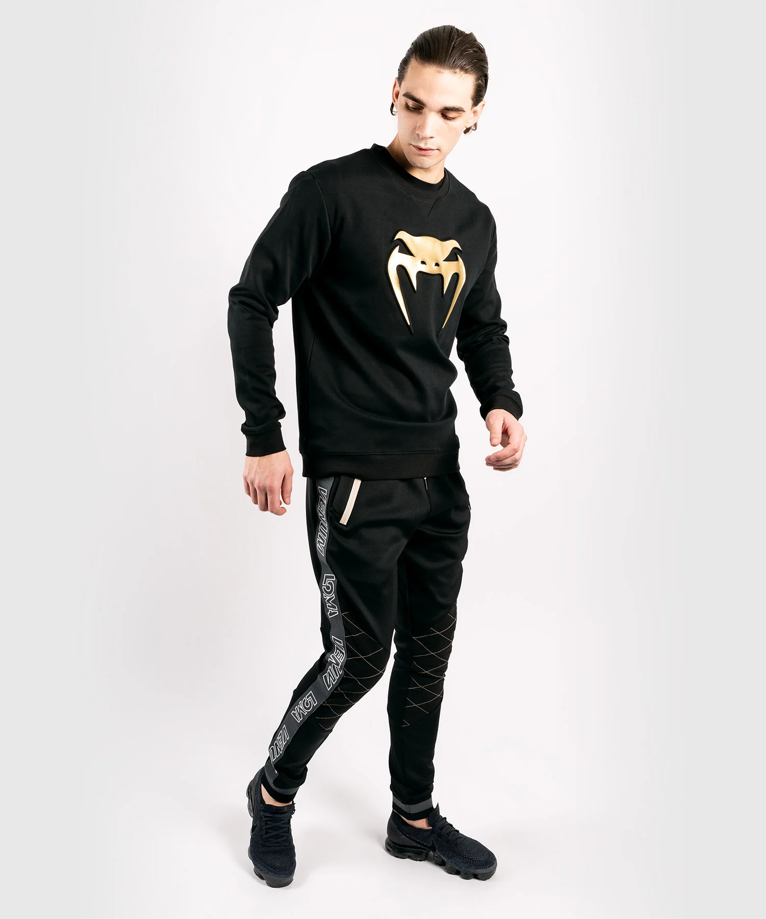 Sudadera Venum Classic - Negra/Dorada - Image 6