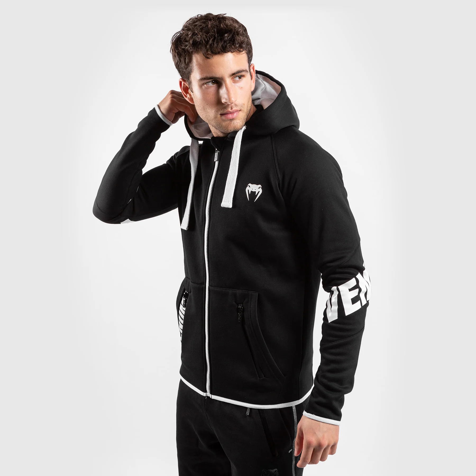 Sudadera Venum Contender 3.0 – Negro - Image 4