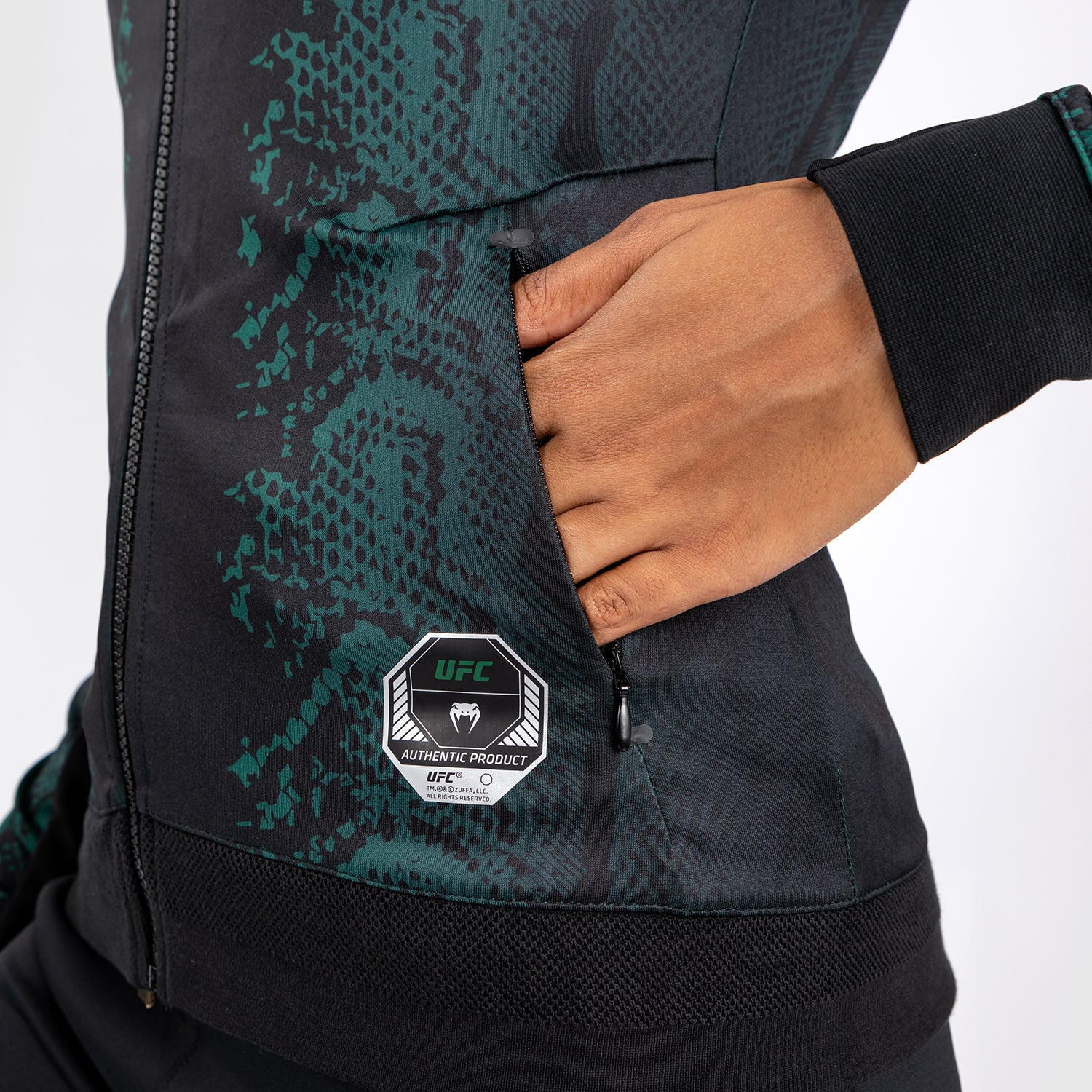 UFC Adrenaline by Venum Personalized Authentic Fight NighSudadera con capucha Walkout para mujer - Emerald Edition - Verde/Negro - Image 8