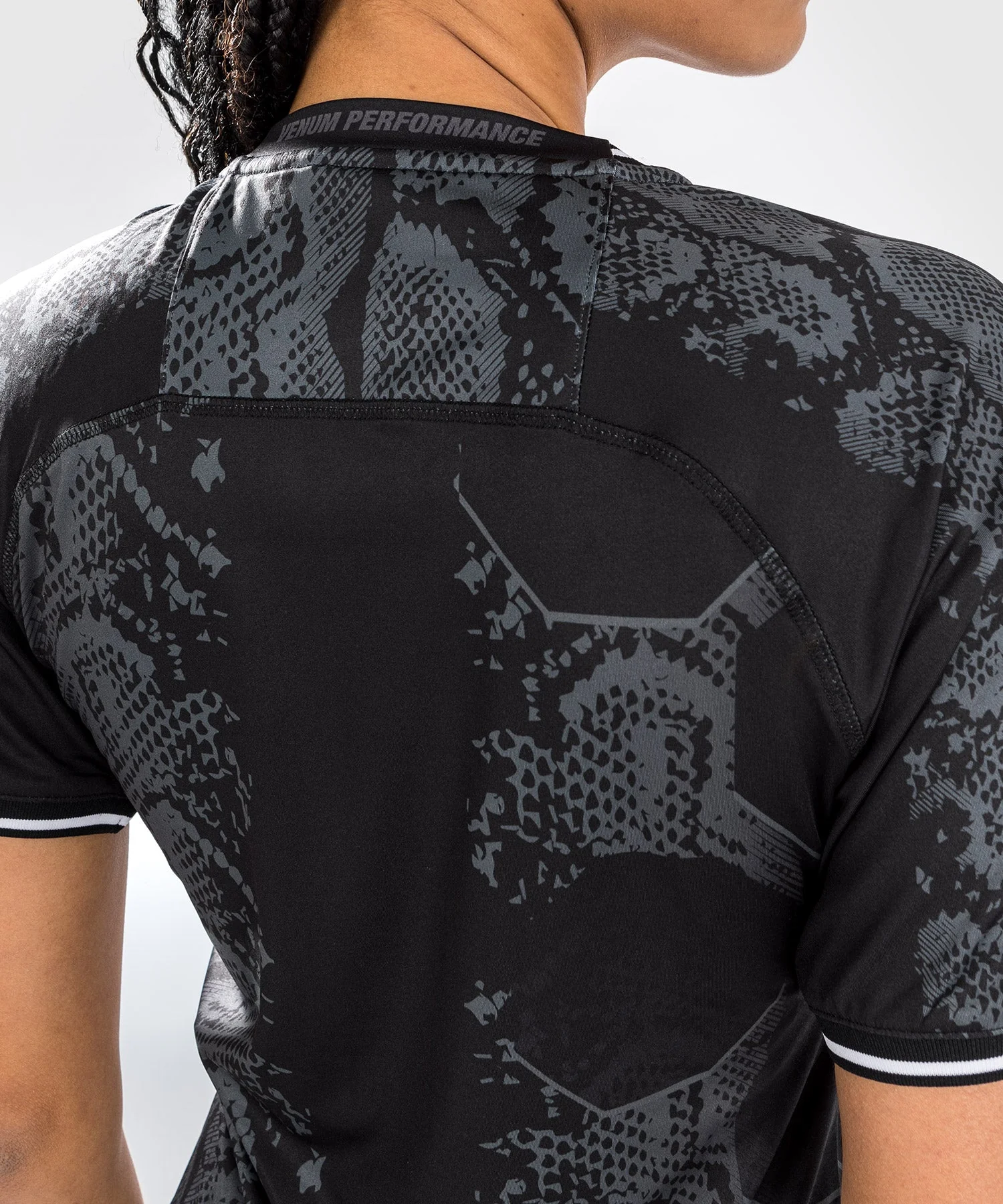 UFC Adrenaline by Venum Authentic Fight Night Camiseta Dry Tech Personalizado para Mujer - Negro - Image 6