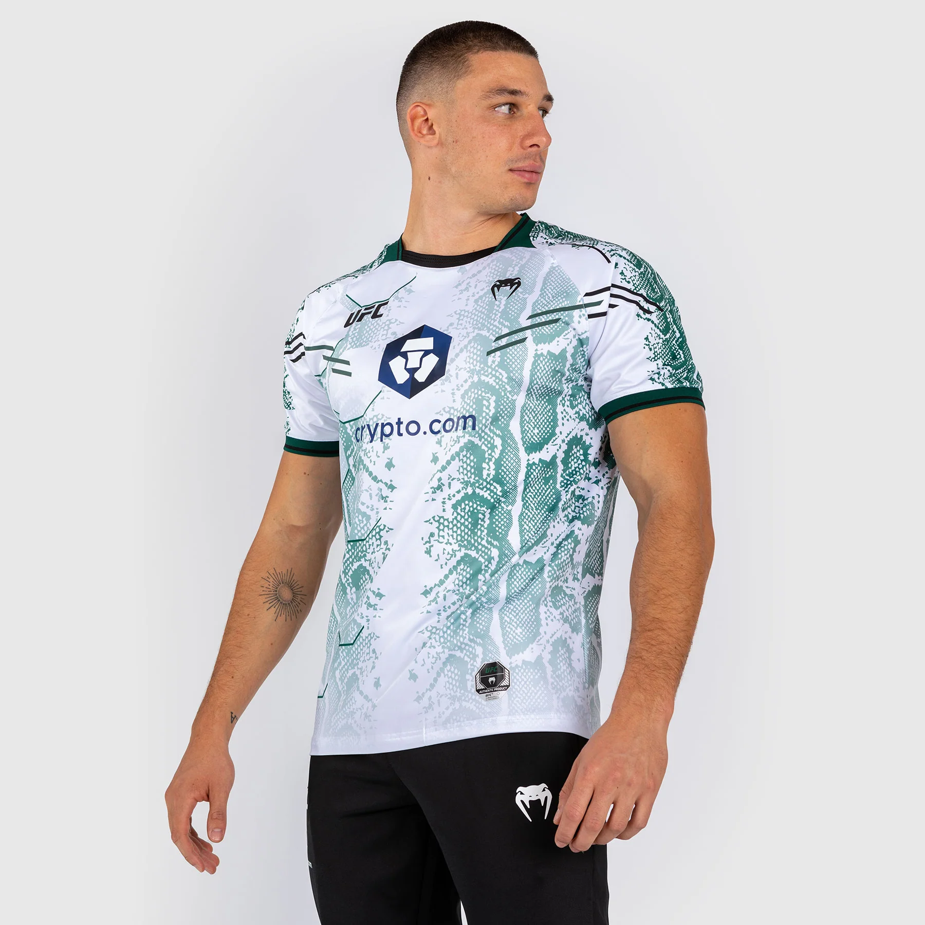 UFC Adrenaline by Venum Authentic Fight Night Jersey para Hombre - Emerald Edition - Blanco/Verde - Image 2